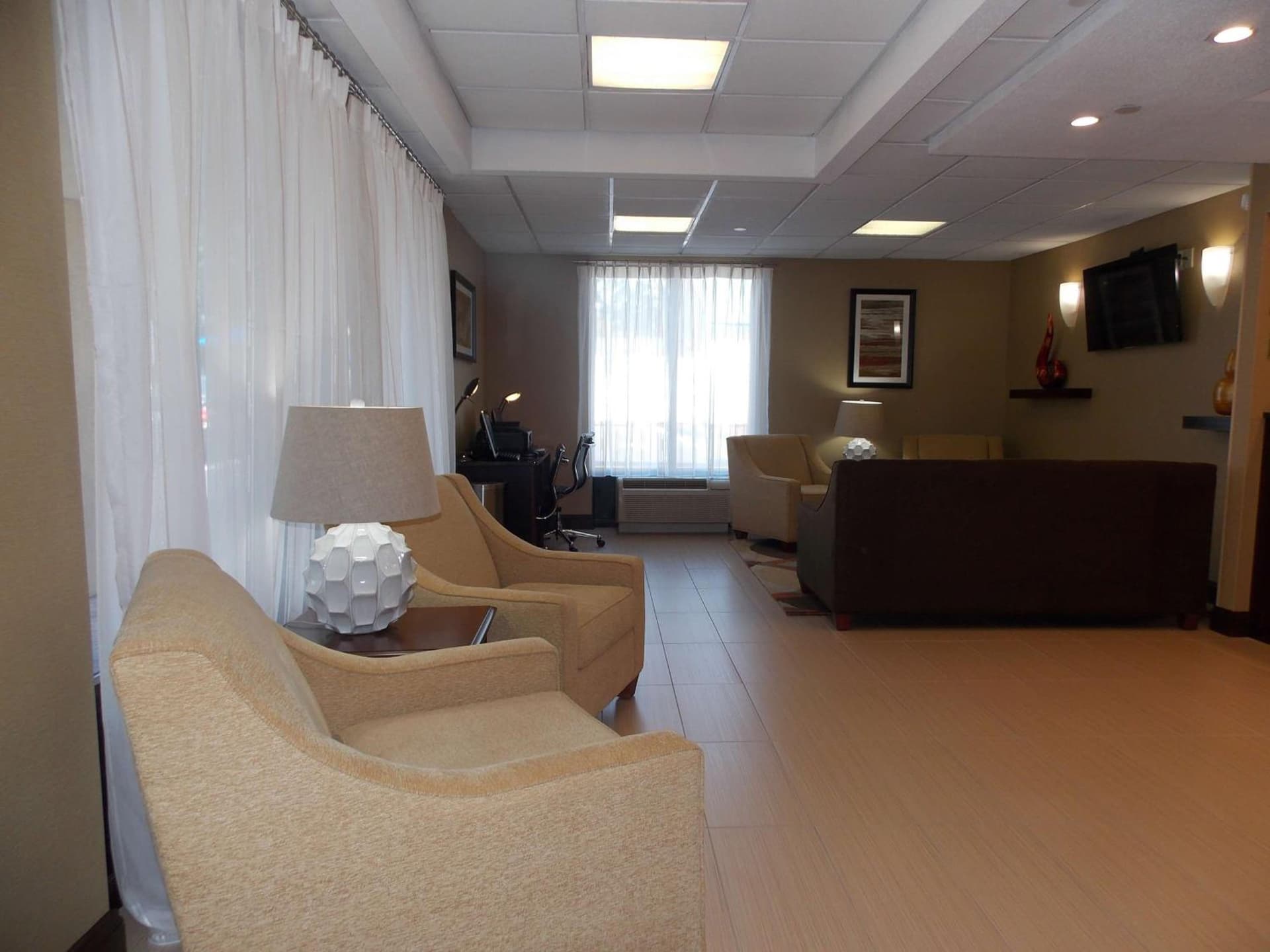 Best Western Springfield West Inn interior in West Springfield — gallery photo 2