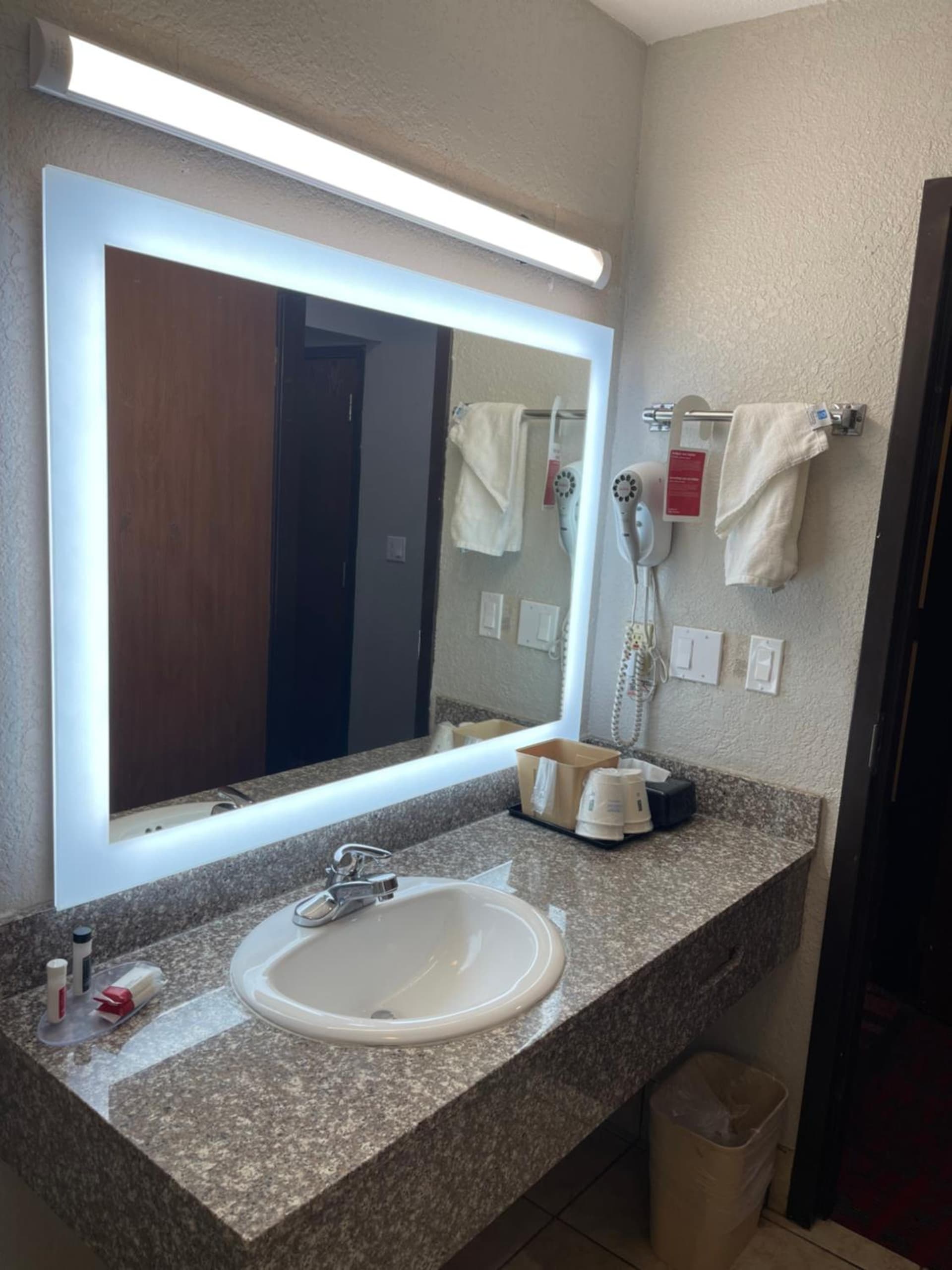 Ramada by Wyndham Oklahoma City Airport North gallery photo in Oklahoma City, OK — image 6