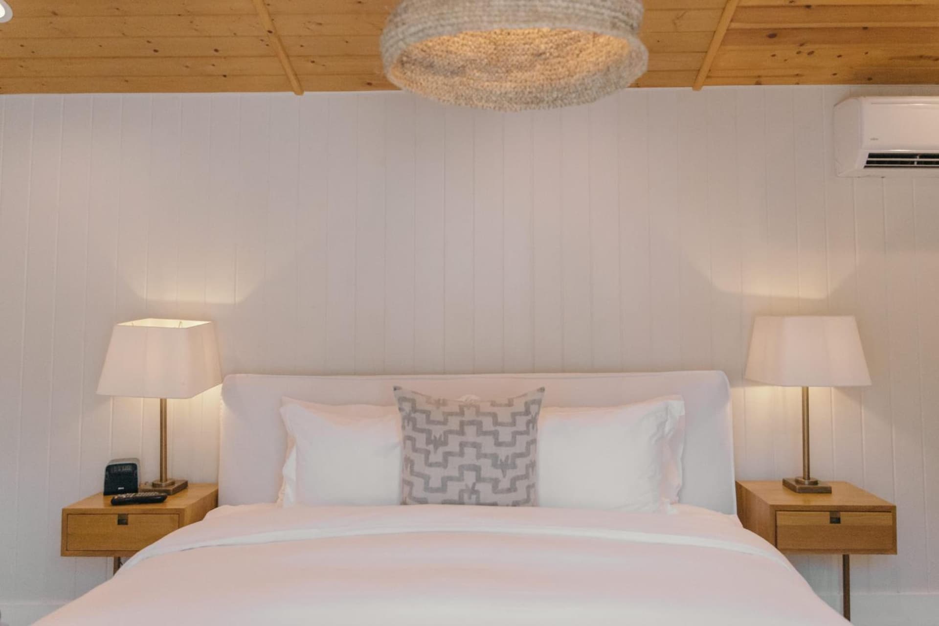 CALAMIGOS RANCH Resort & Spa interior in Malibu, CA — gallery photo 2