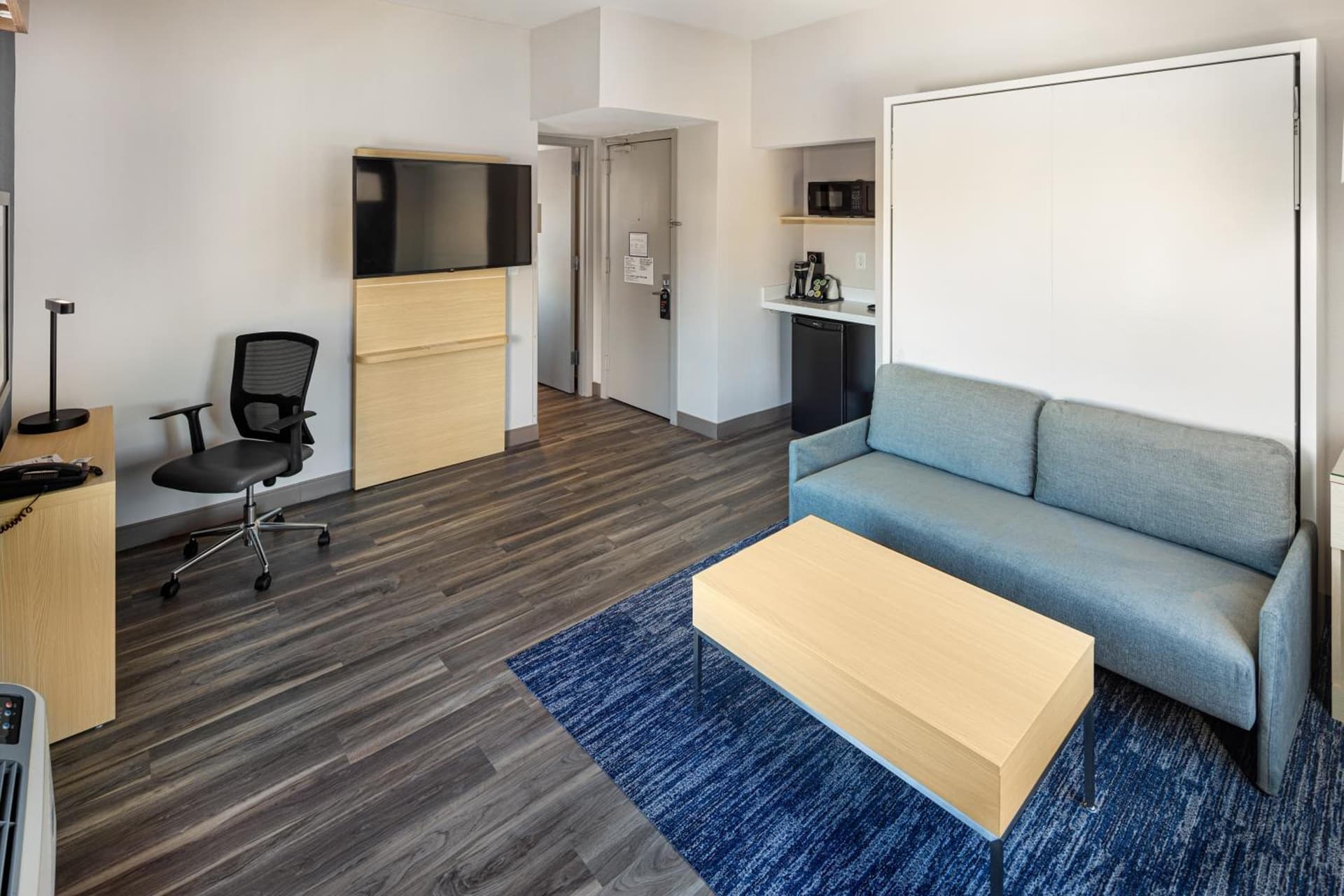 Holiday Inn Express & Suites - Atlanta Downtown by IHG interior in Atlanta, GA — gallery photo 2