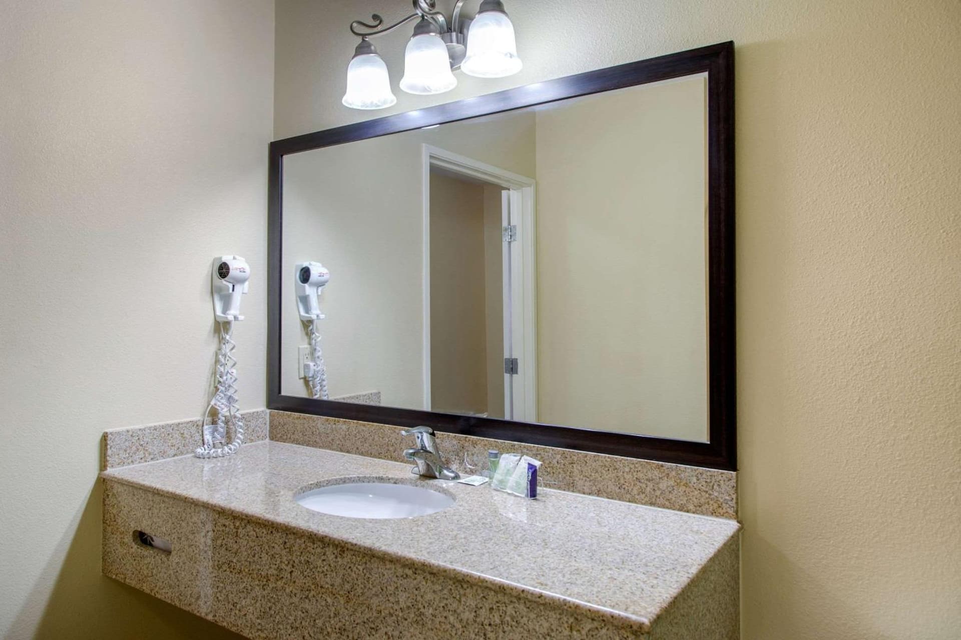 Sleep Inn & Suites Bakersfield North interior in Bakersfield, CA — gallery photo 2