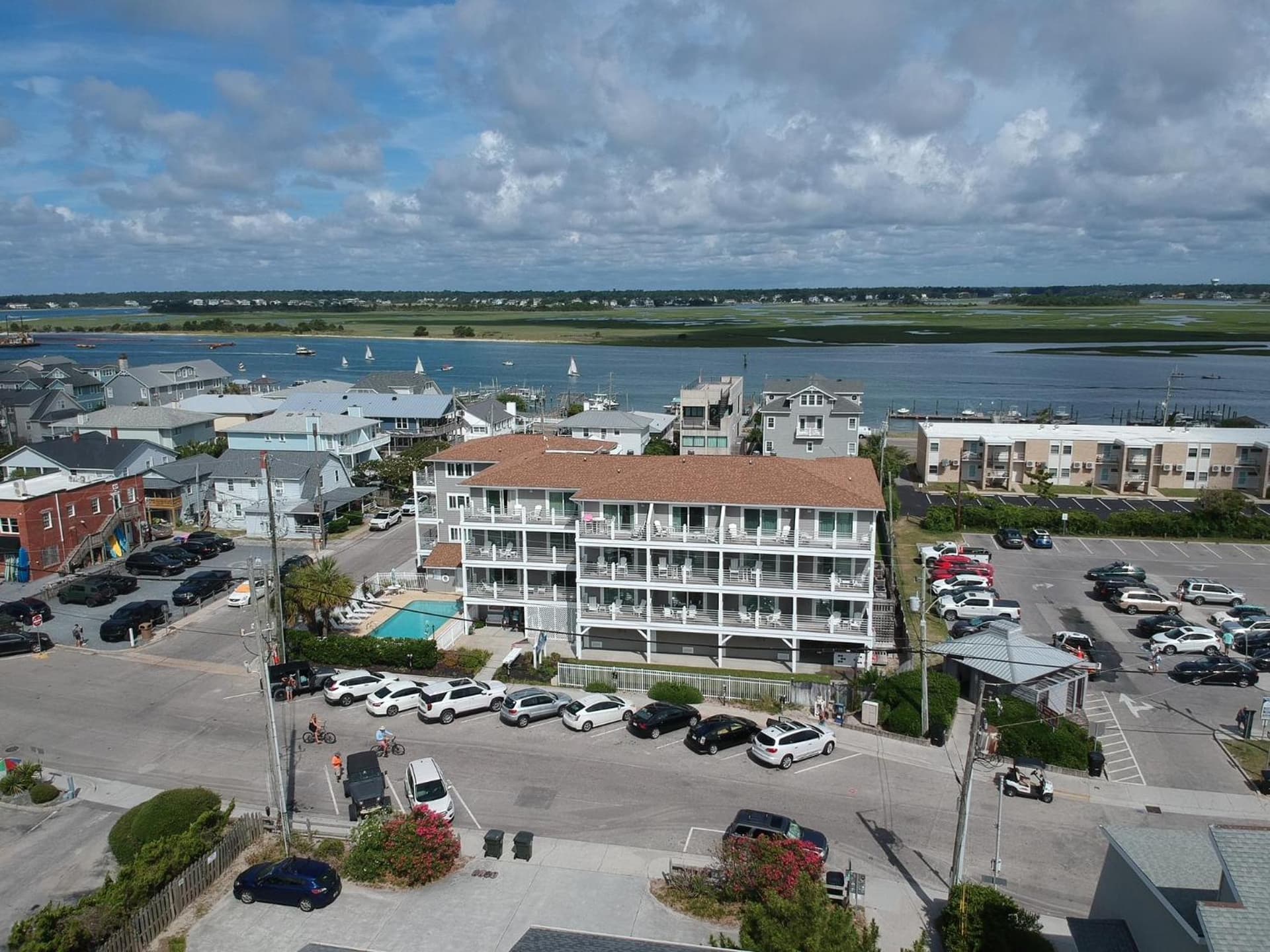 Sandpeddler Inn and Suites property views in Wrightsville Beach, NC — gallery photo 3