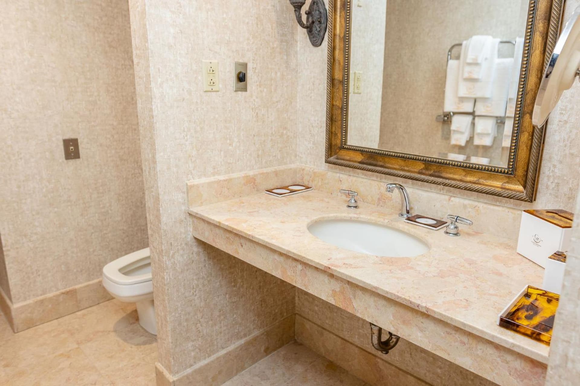Chateau Merrimack Hotel & Spa gallery photo in Tyngsboro — image 4