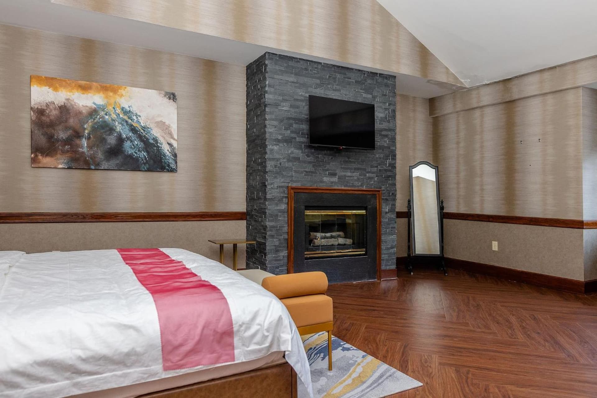 Chateau Merrimack Hotel & Spa property views in Tyngsboro — gallery photo 3