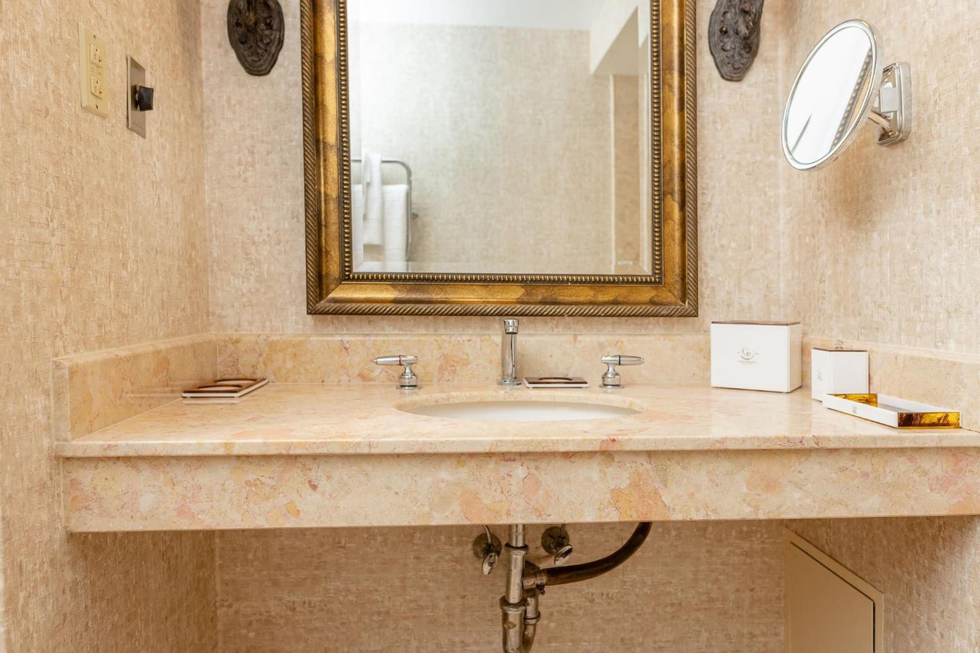 Chateau Merrimack Hotel & Spa gallery photo in Tyngsboro — image 97
