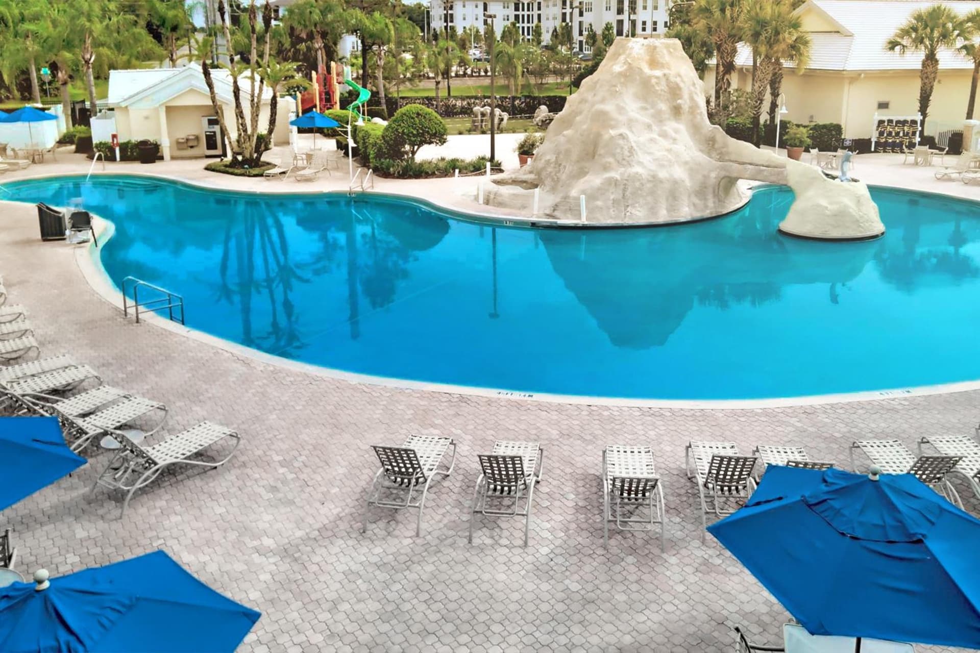 Hilton Vacation Club Cypress Pointe Orlando interior in Orlando, FL — gallery photo 2
