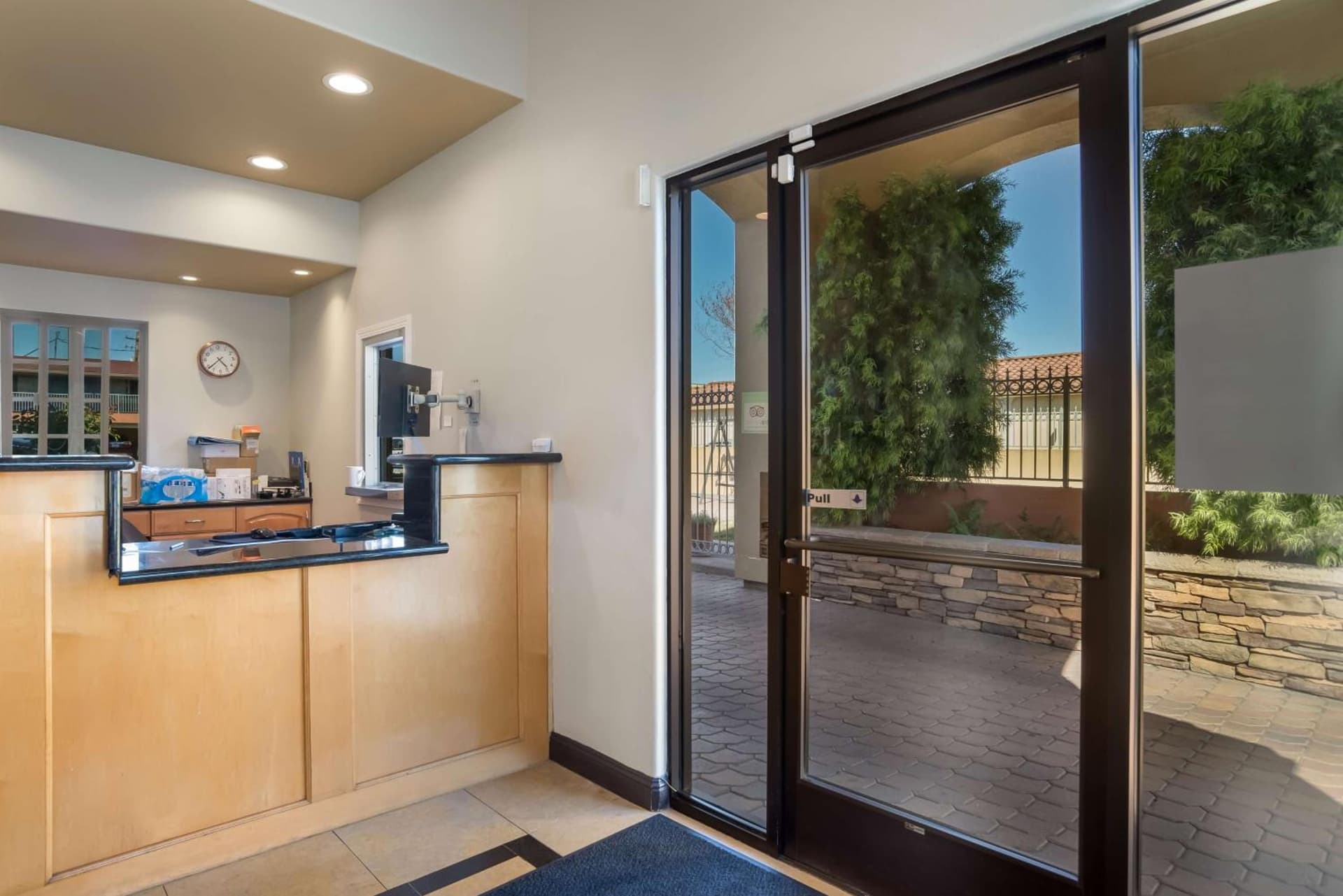 SureStay Hotel by Best Western San Rafael property views in San Rafael, CA — gallery photo 3