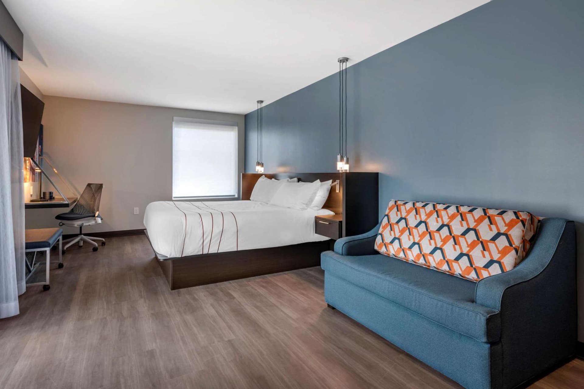 Vīb Hotel by Best Western Denver RiNo property views in Denver, CO — gallery photo 3