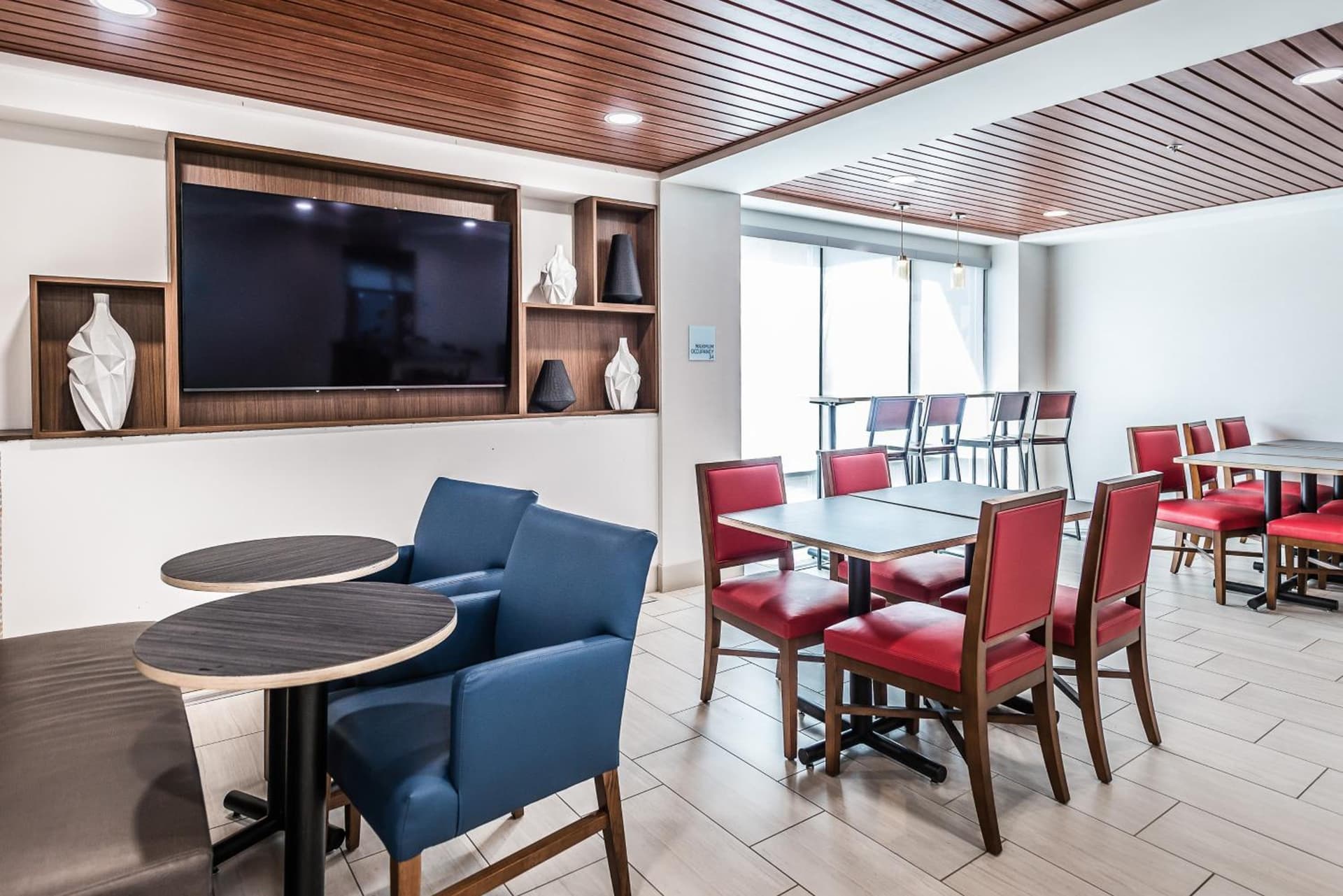 Holiday Inn Express Flint-Campus Area by IHG gallery photo in Flint, MI — image 10