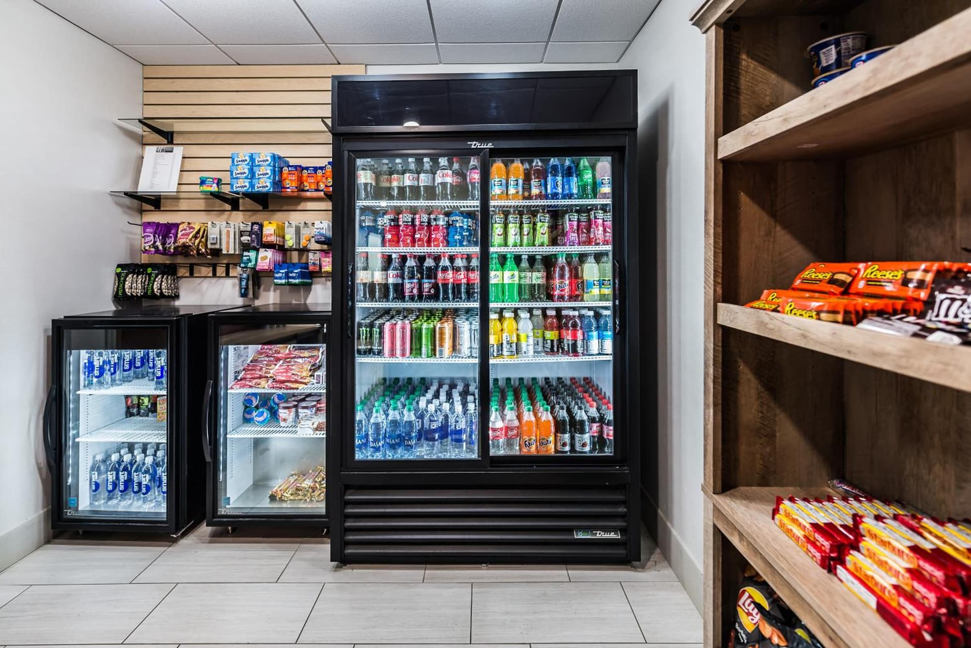 Holiday Inn Express Flint-Campus Area by IHG interior in Flint, MI — gallery photo 2