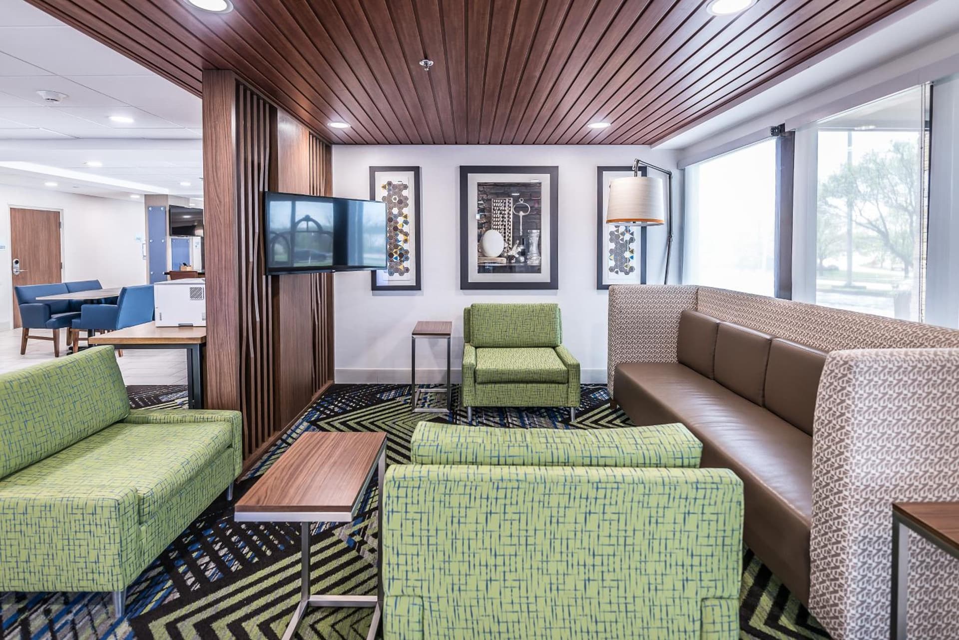Holiday Inn Express Flint-Campus Area by IHG property views in Flint, MI — gallery photo 3