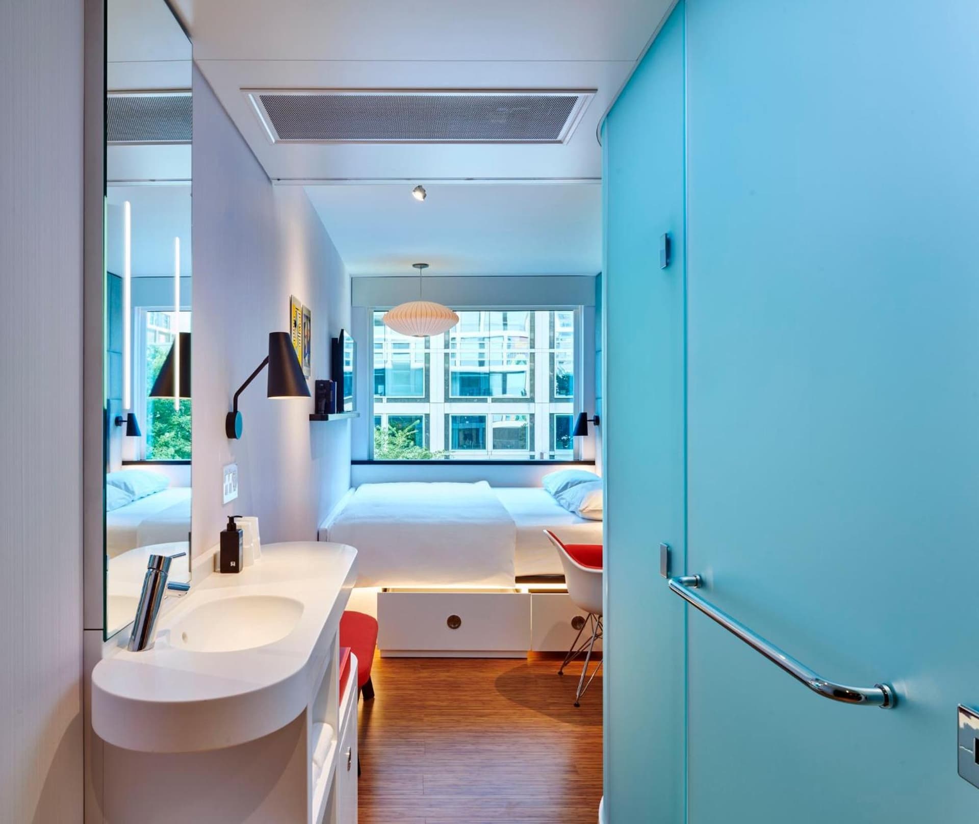 citizenM Washington DC NoMa interior in Washington, DC — gallery photo 2