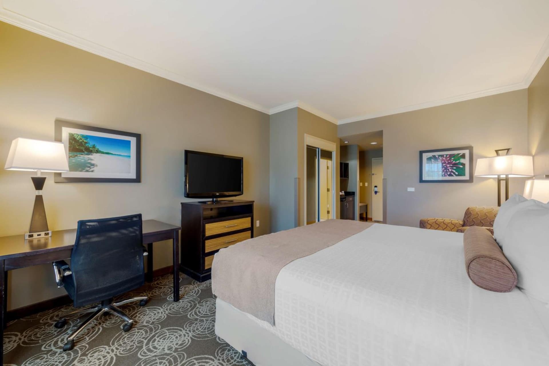 Best Western Plus Miami Airport North Hotel & Suites gallery photo in Miami, FL — image 40