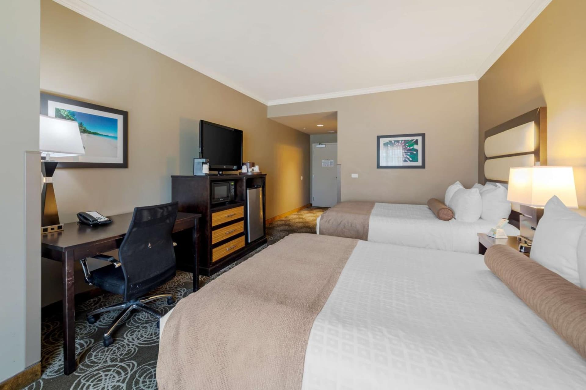 Best Western Plus Miami Airport North Hotel & Suites property views in Miami, FL — gallery photo 3