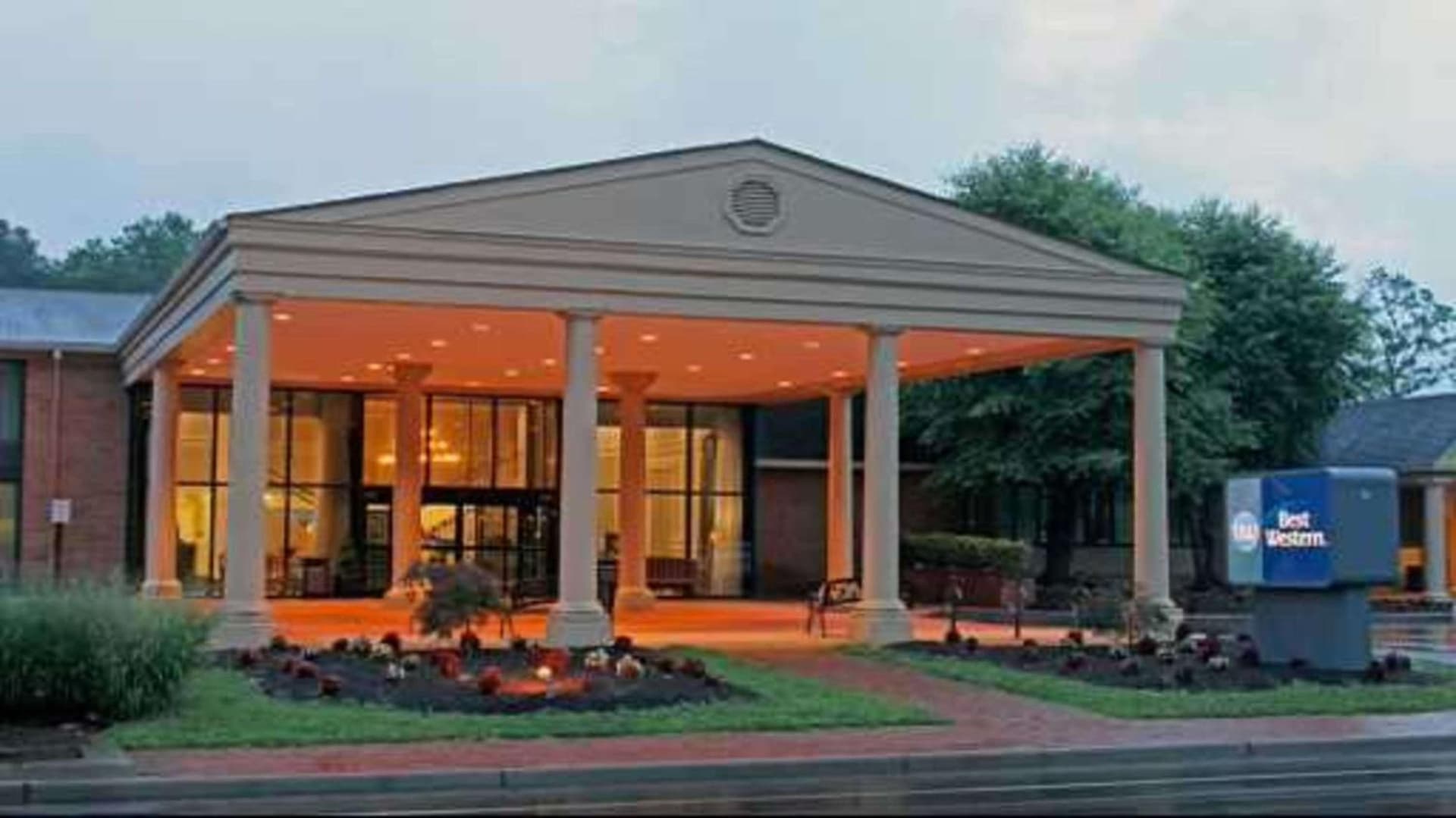 Best Western Williamsburg Historic District featured exterior or lobby in Williamsburg, VA — similar hotel