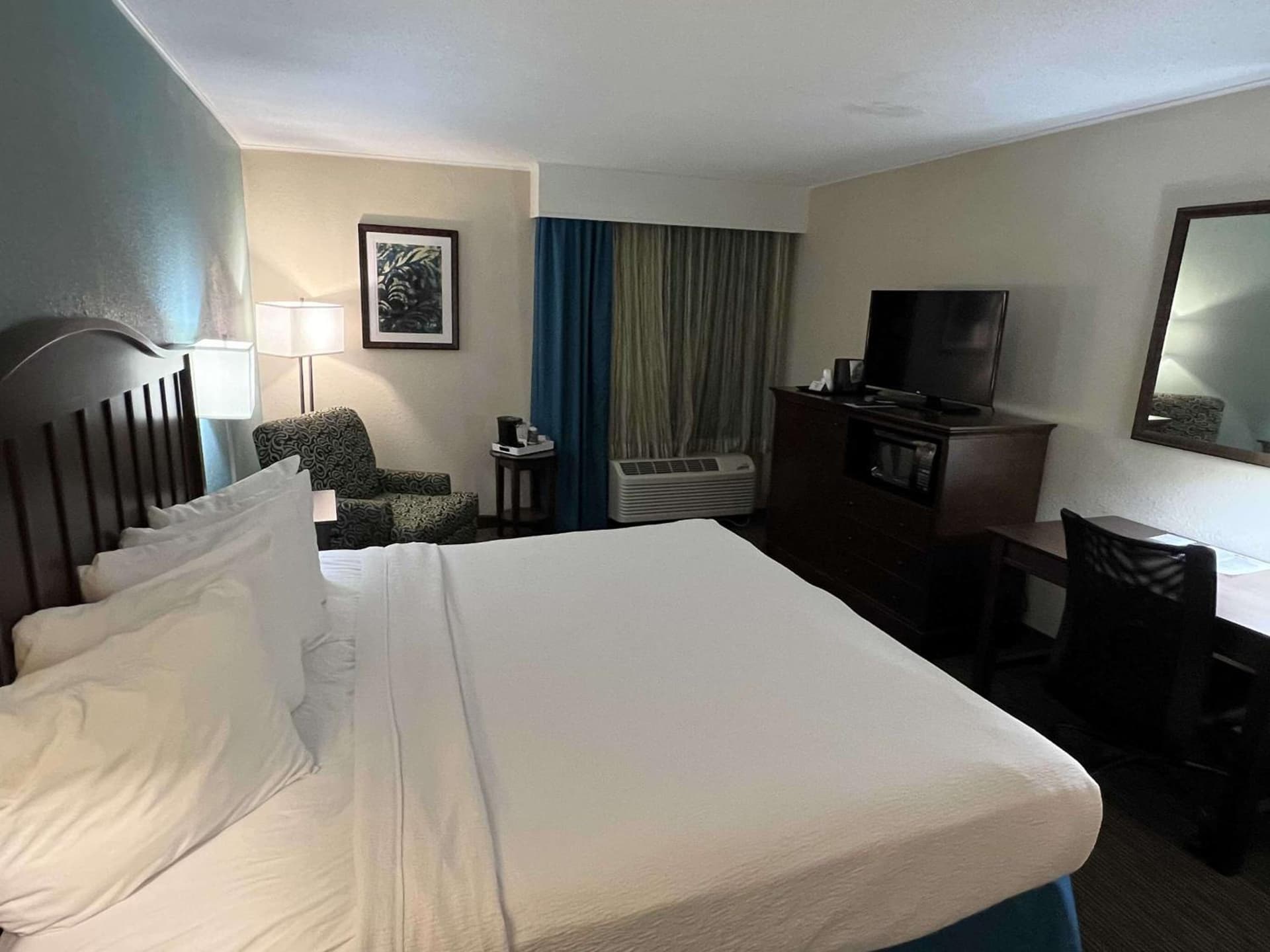 Best Western Williamsburg Historic District interior in Williamsburg, VA — gallery photo 2