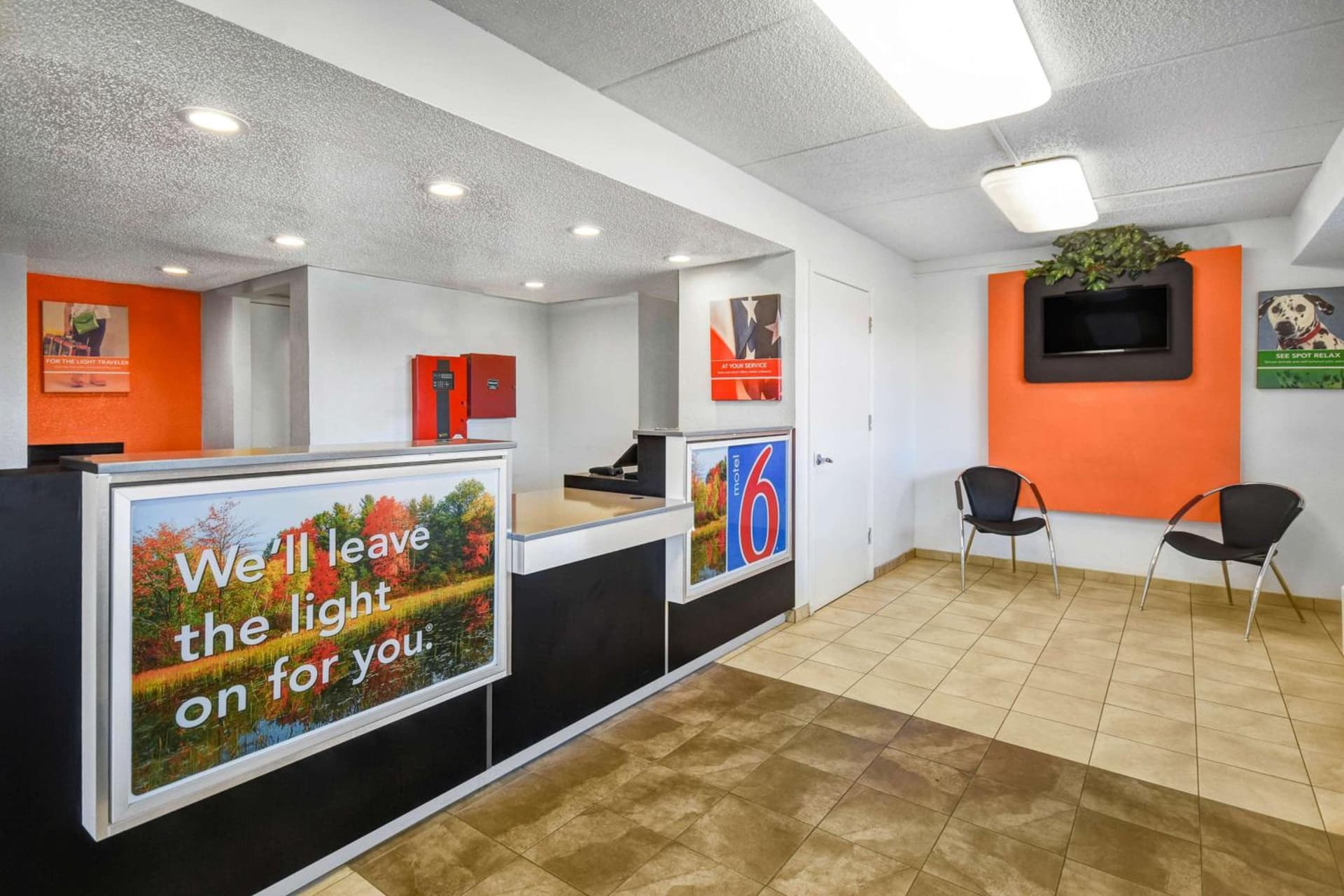 Motel 6-Memphis, TN - Downtown interior in Memphis, TN — gallery photo 2
