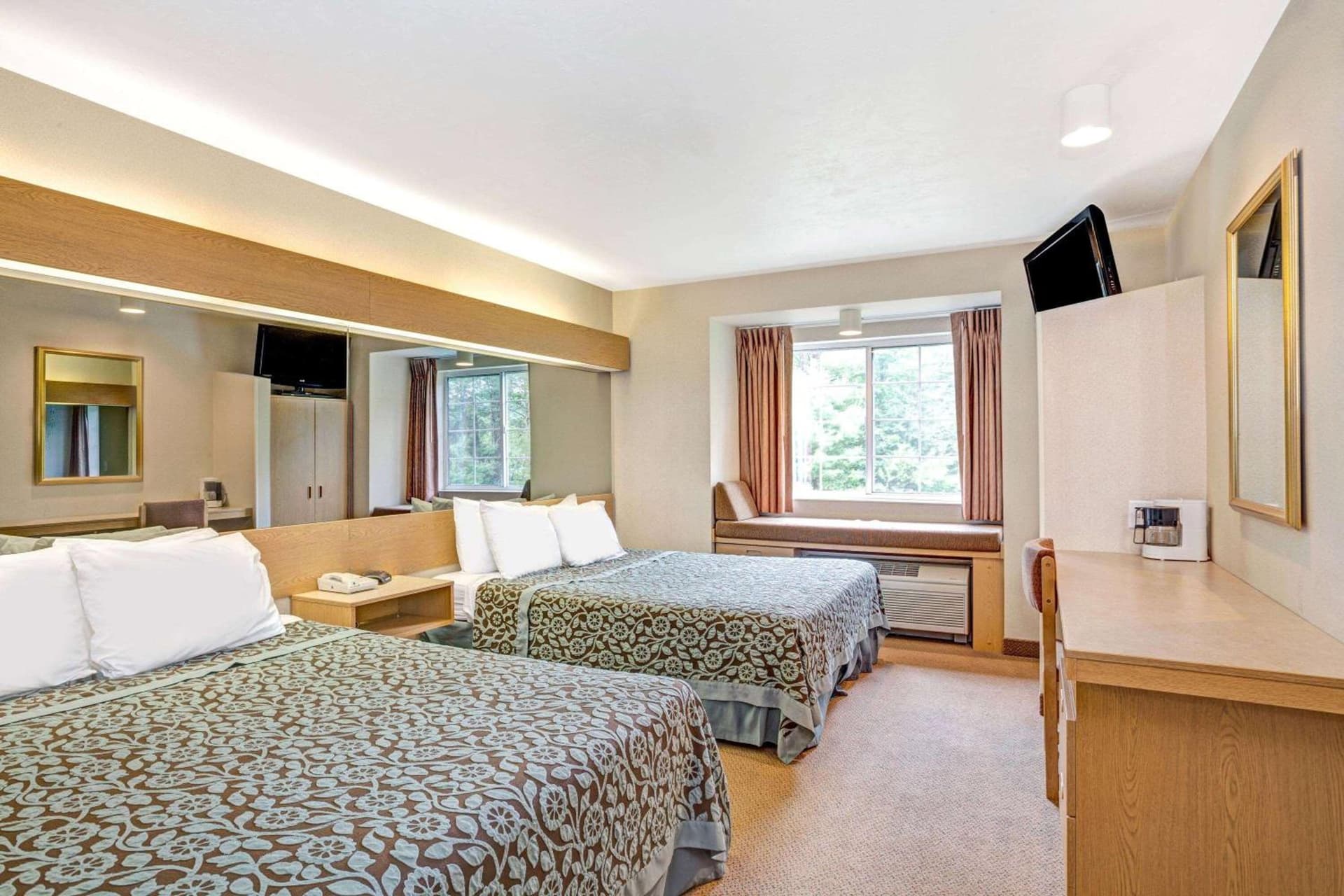 Days Inn by Wyndham Sturbridge interior in Sturbridge, MA — gallery photo 2