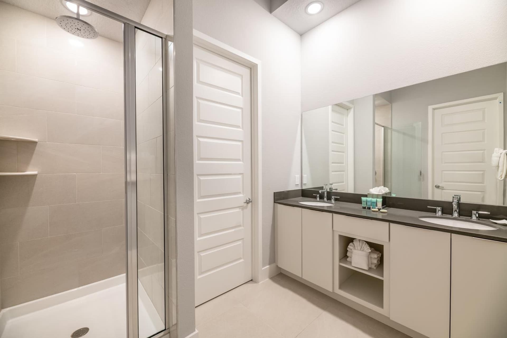 Spectrum Resort Villas Orlando and Waterparks interior in Kissimmee, FL — gallery photo 2