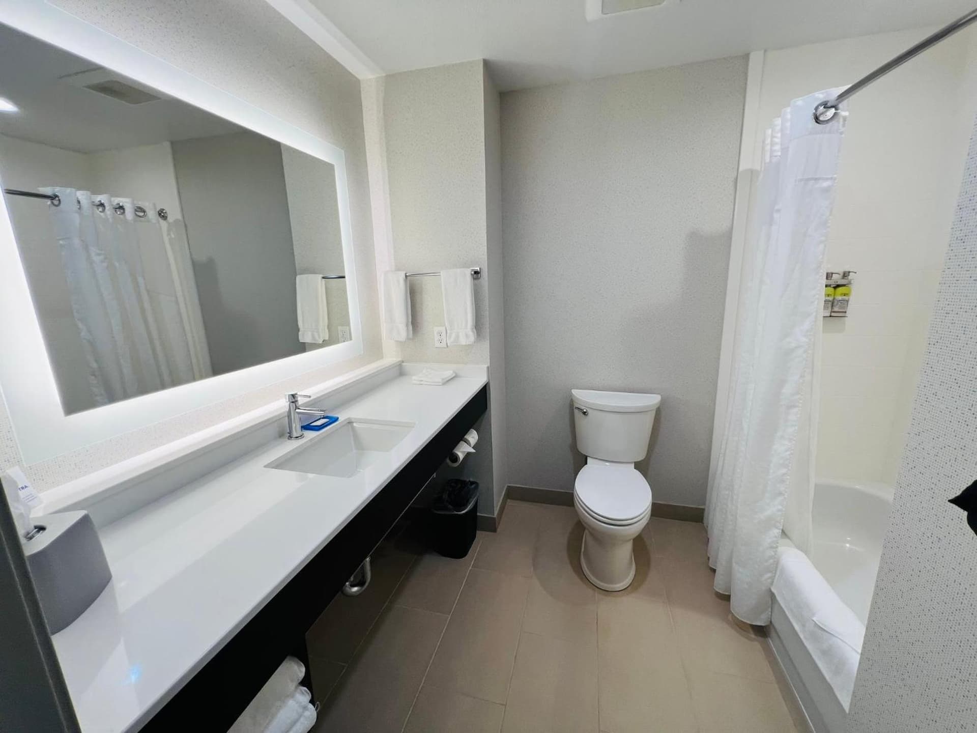 Holiday Inn Express & Suites Salinas by IHG gallery photo in Salinas, CA — image 21