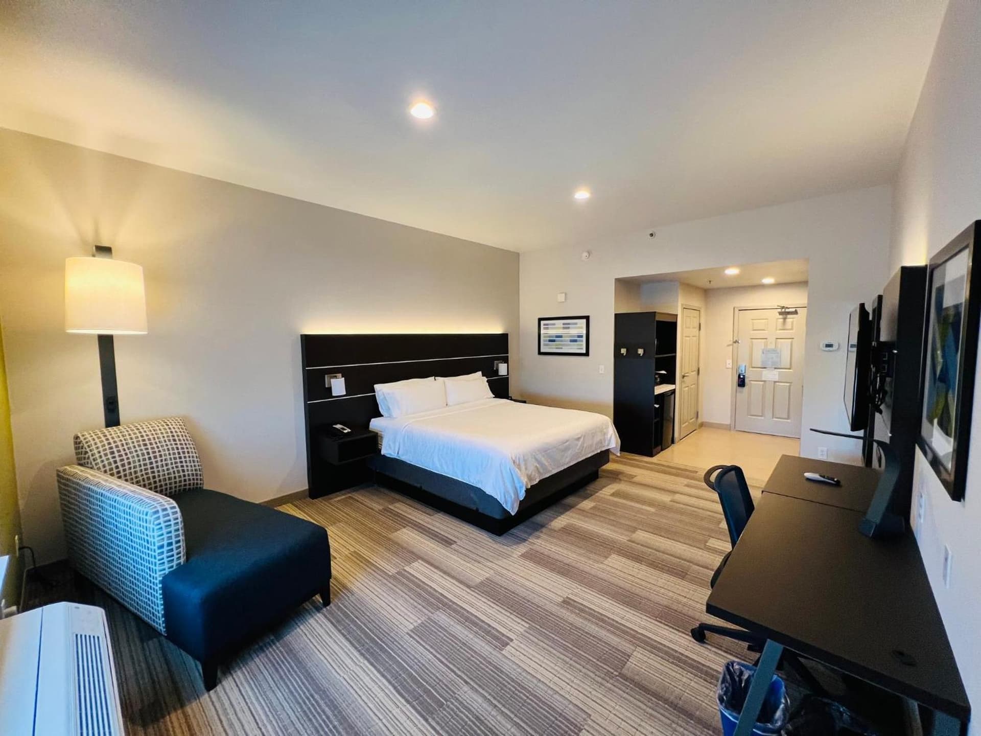 Holiday Inn Express & Suites Salinas by IHG gallery photo in Salinas, CA — image 44