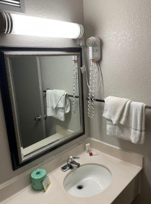 Days Inn by Wyndham Cambridge gallery photo in Cambridge, OH — image 38