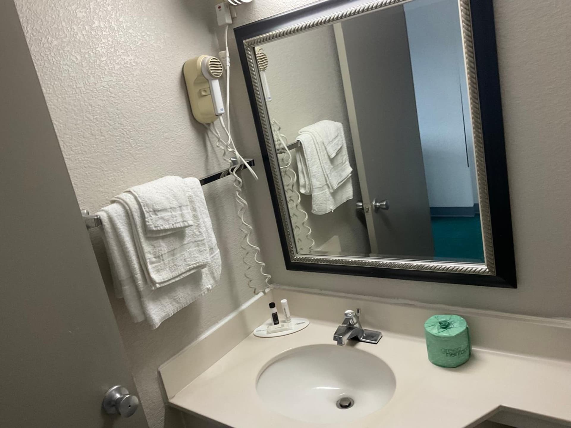 Days Inn by Wyndham Cambridge gallery photo in Cambridge, OH — image 26
