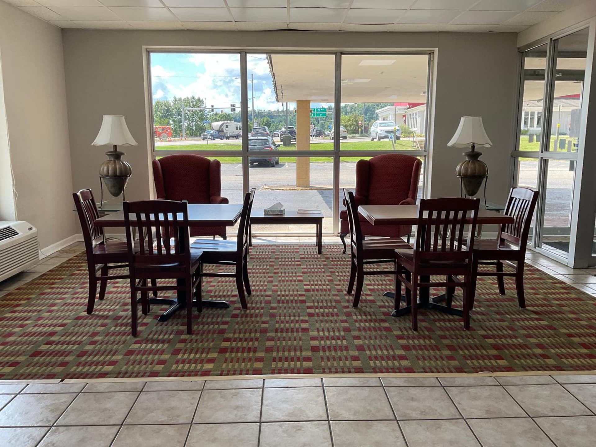 Days Inn by Wyndham Cambridge gallery photo in Cambridge, OH — image 6