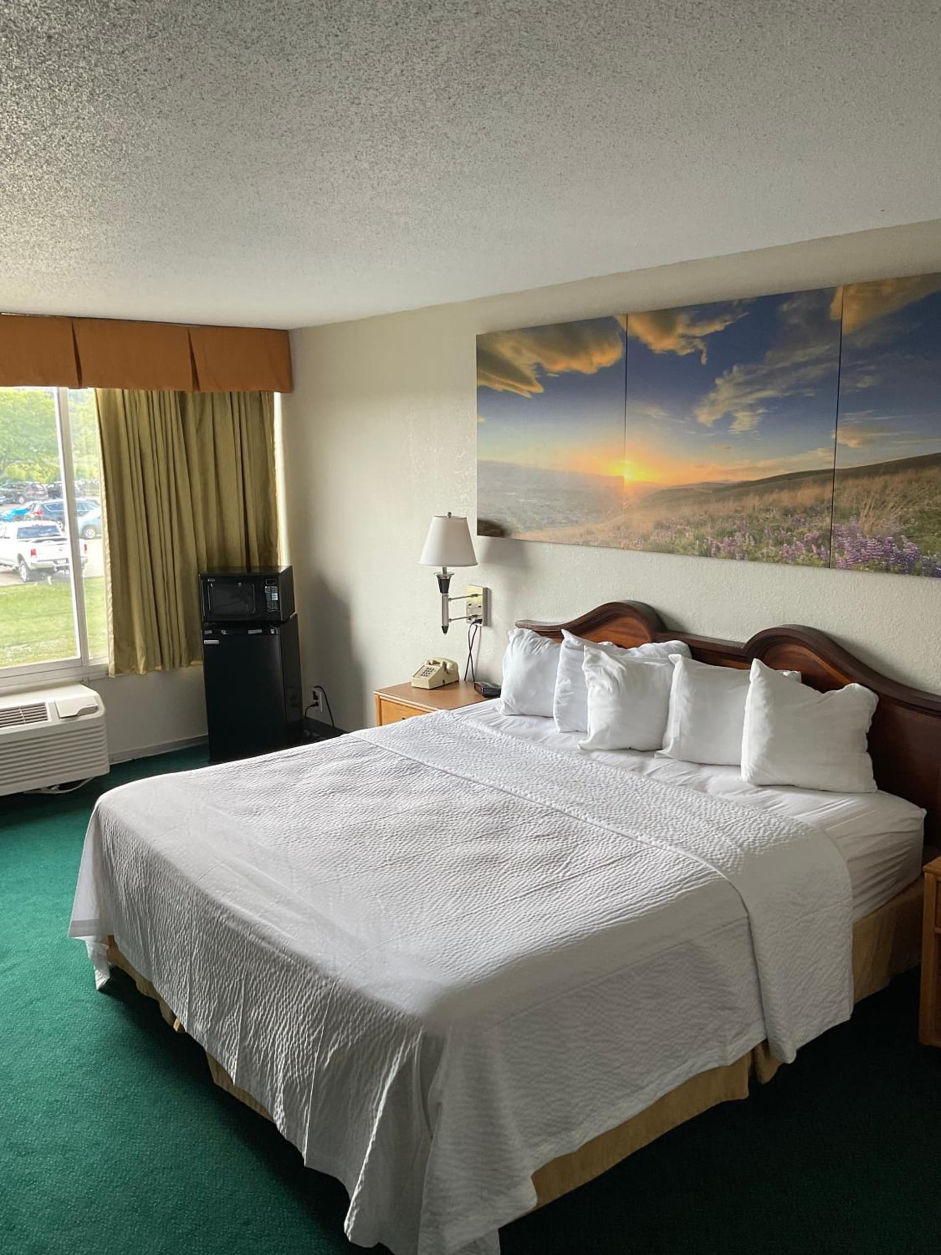 Days Inn by Wyndham Cambridge gallery photo in Cambridge, OH — image 12