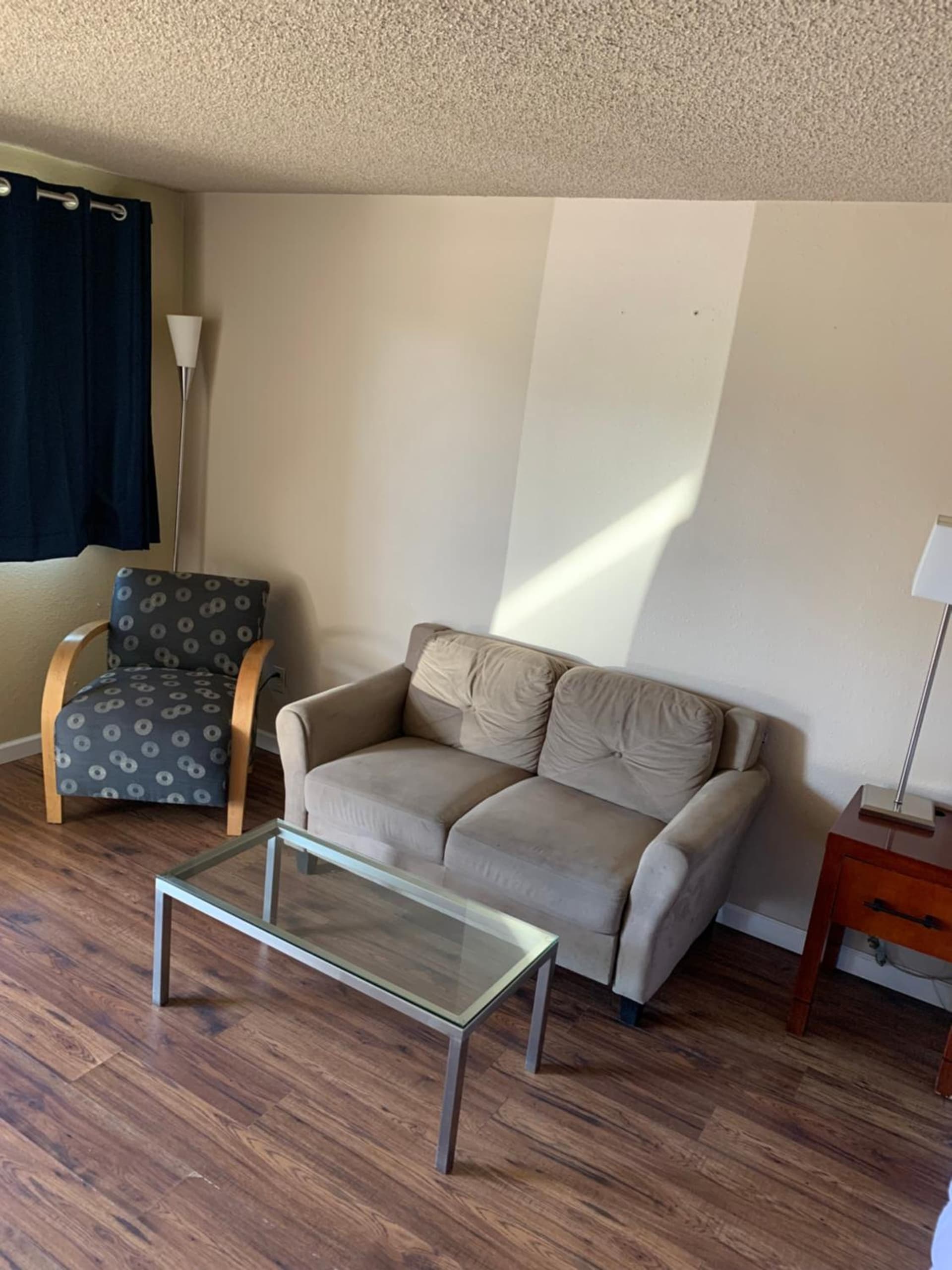 Smokey Point Motor Inn interior in Arlington, WA — gallery photo 2