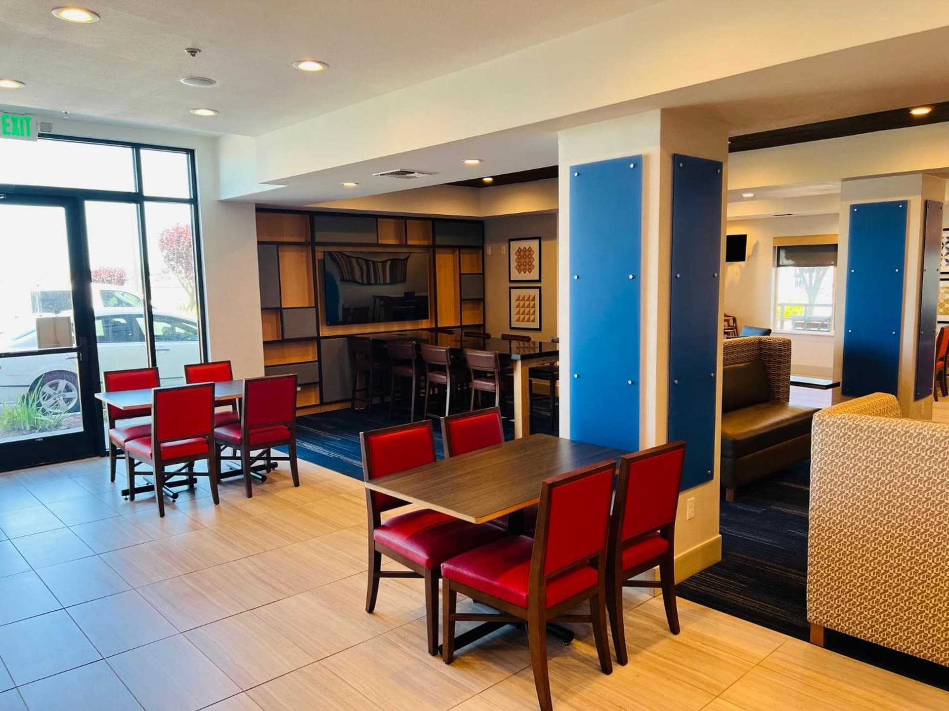 Holiday Inn Express & Suites Salinas by IHG gallery photo in Salinas, CA — image 11
