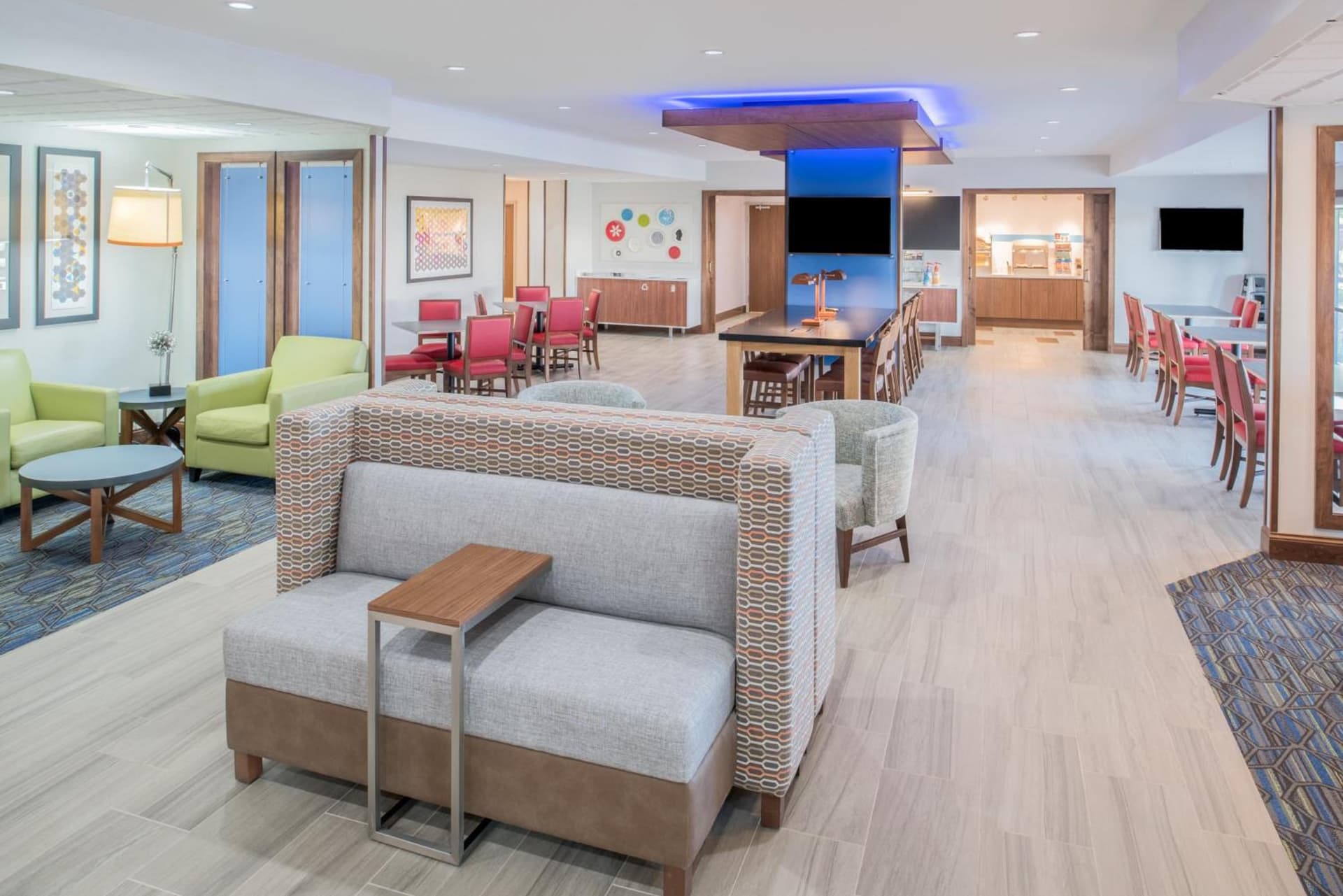 Holiday Inn Express Hotel & Suites Bismarck by IHG interior in Bismarck, ND — gallery photo 2