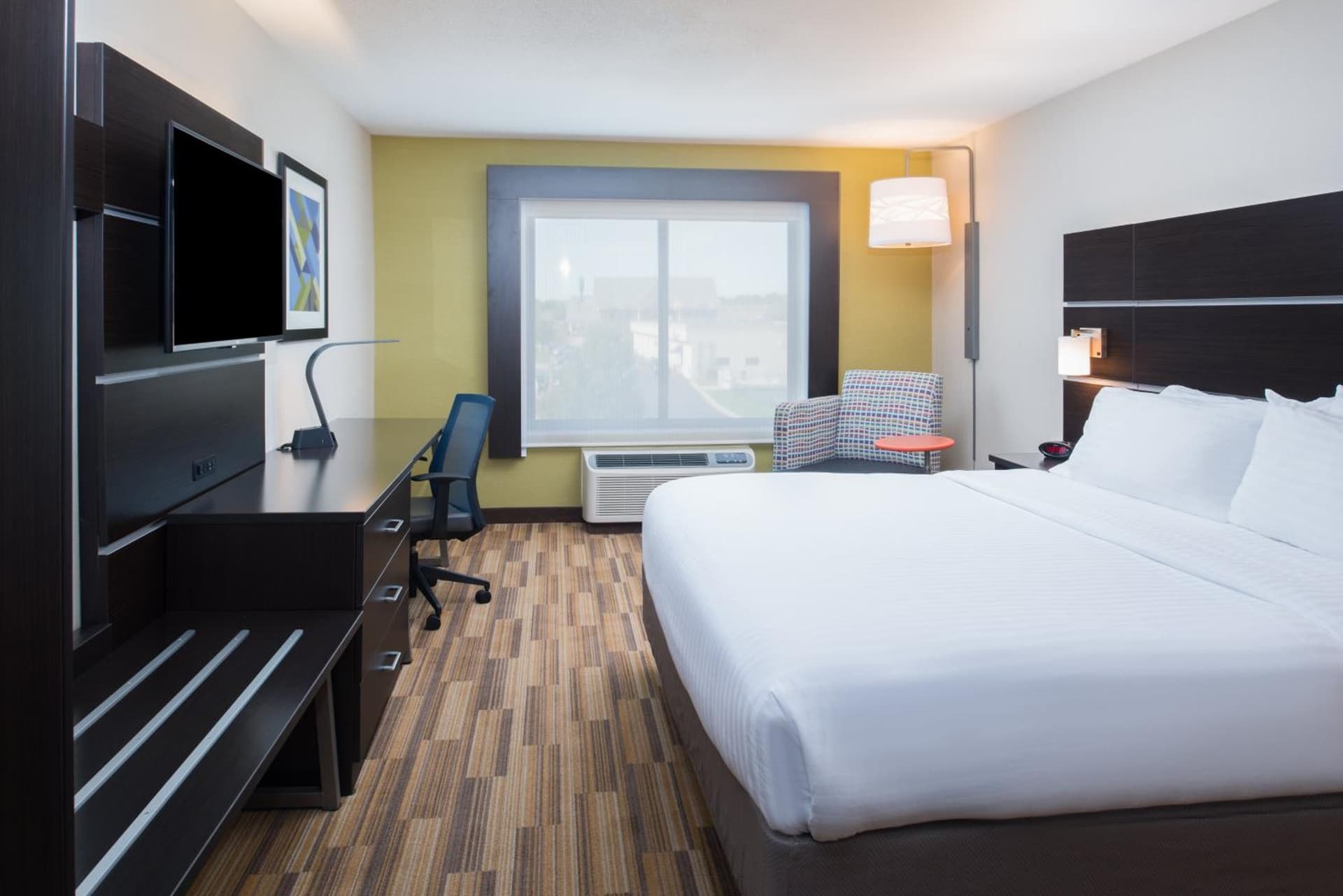 Holiday Inn Express Hotel & Suites Bismarck by IHG gallery photo in Bismarck, ND — image 40