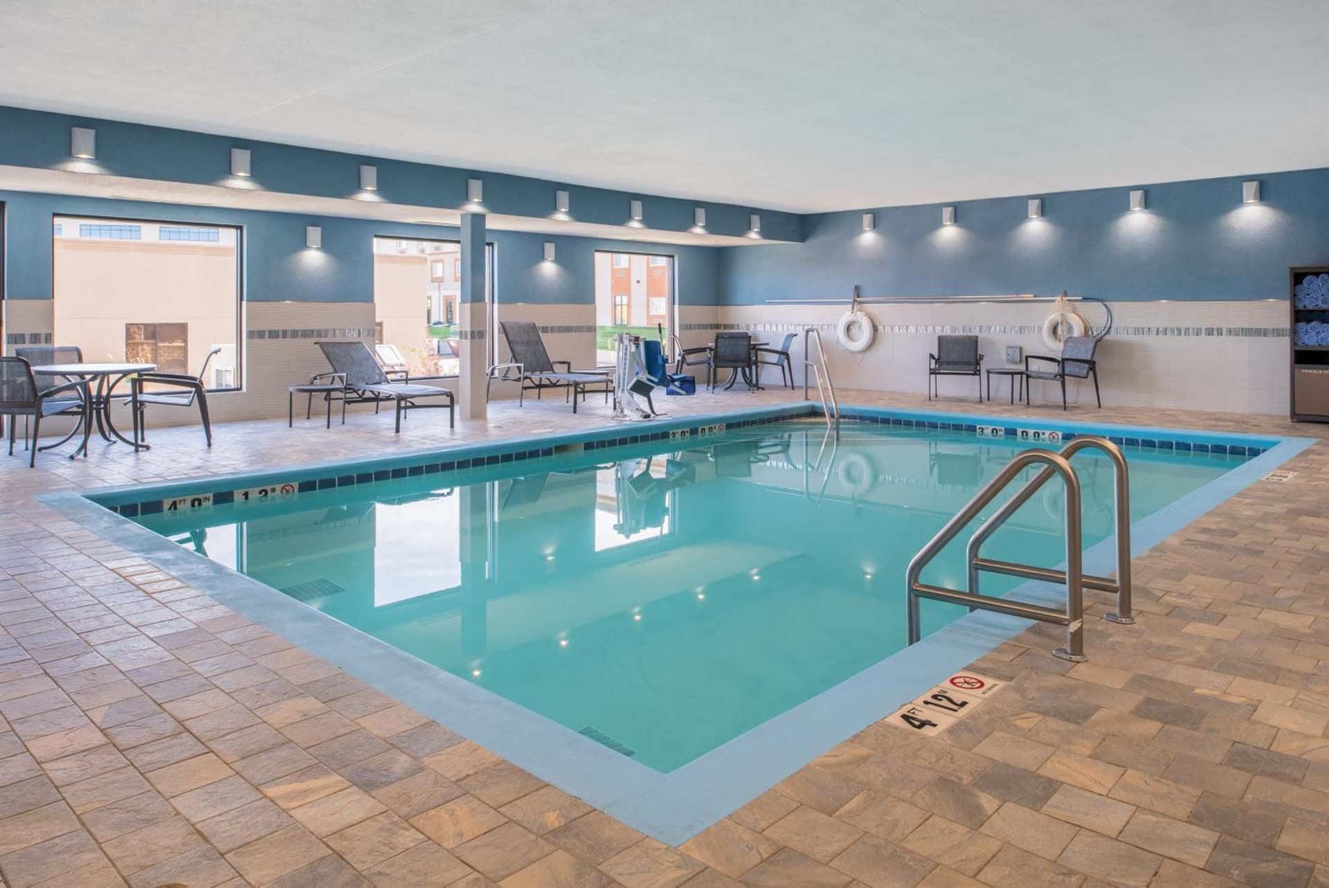 Holiday Inn Express Hotel & Suites Bismarck by IHG gallery photo in Bismarck, ND — image 46