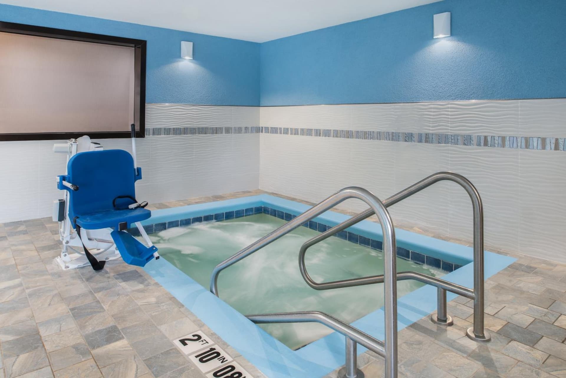 Holiday Inn Express Hotel & Suites Bismarck by IHG gallery photo in Bismarck, ND — image 31