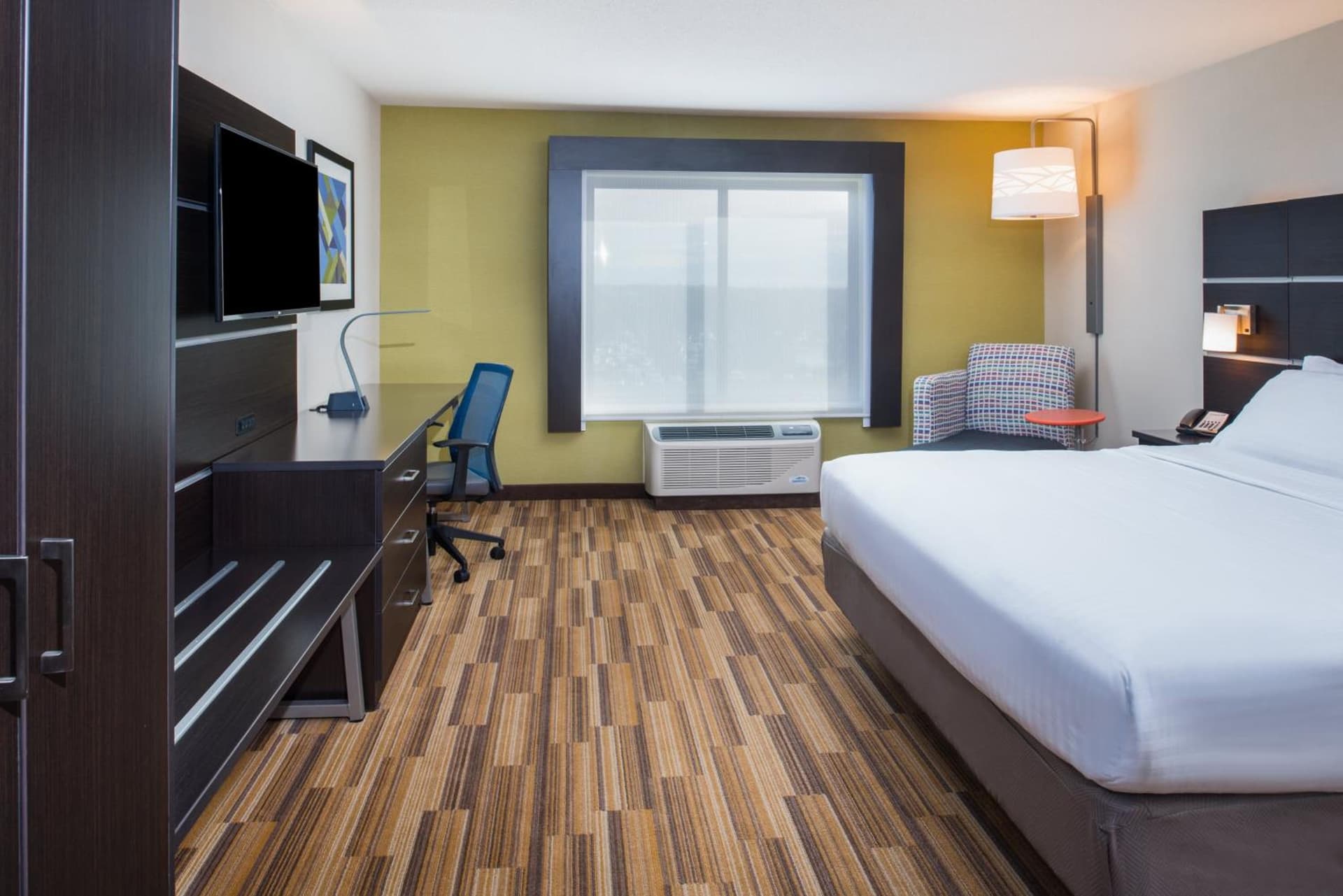 Holiday Inn Express Hotel & Suites Bismarck by IHG gallery photo in Bismarck, ND — image 47