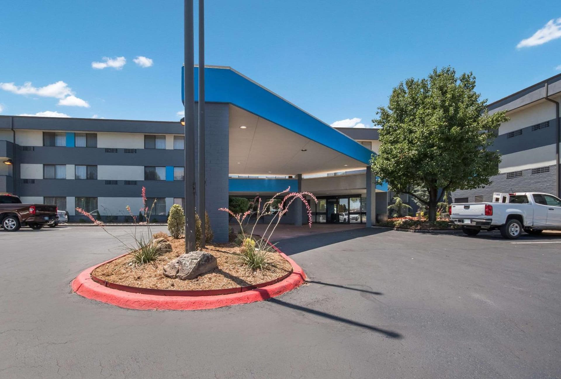 Clarion Pointe OKC Airport featured exterior or lobby in Oklahoma City, OK — similar hotel