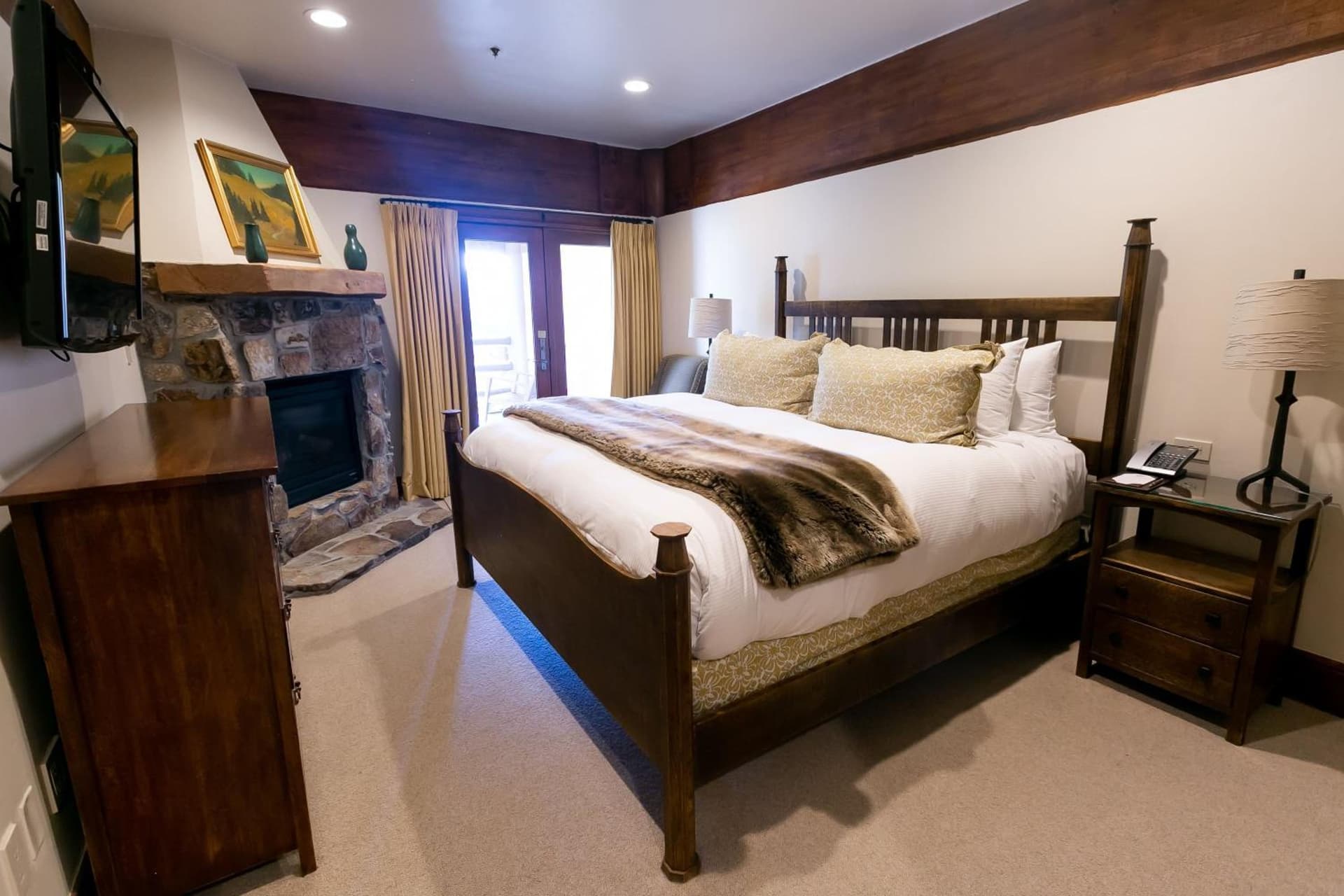 Deluxe King Room with Fireplace Hotel Room featured exterior or lobby in Park City, UT — similar hotel