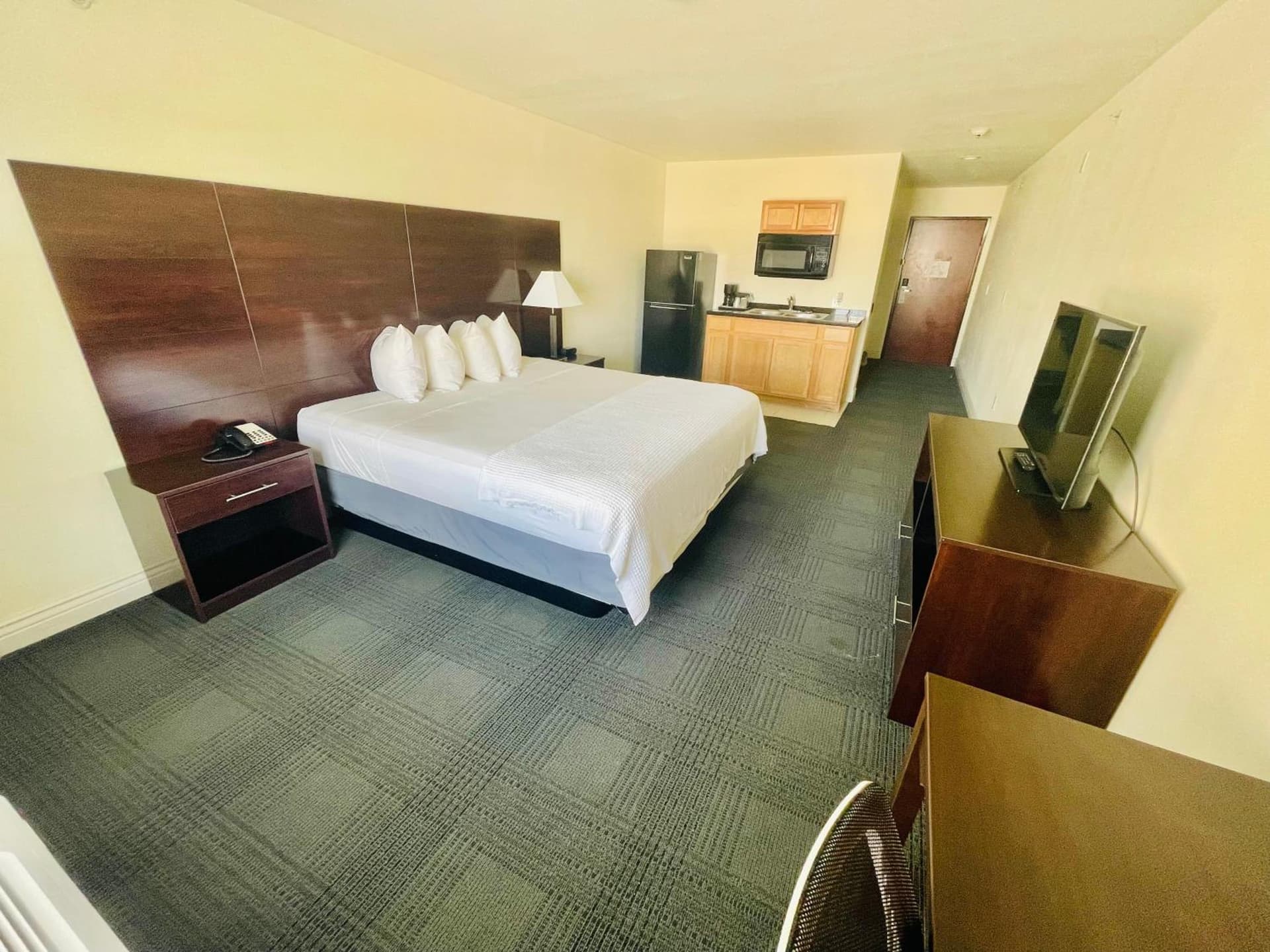 FairBridge Inn & Suites Cuero interior in Cuero, TX — gallery photo 2
