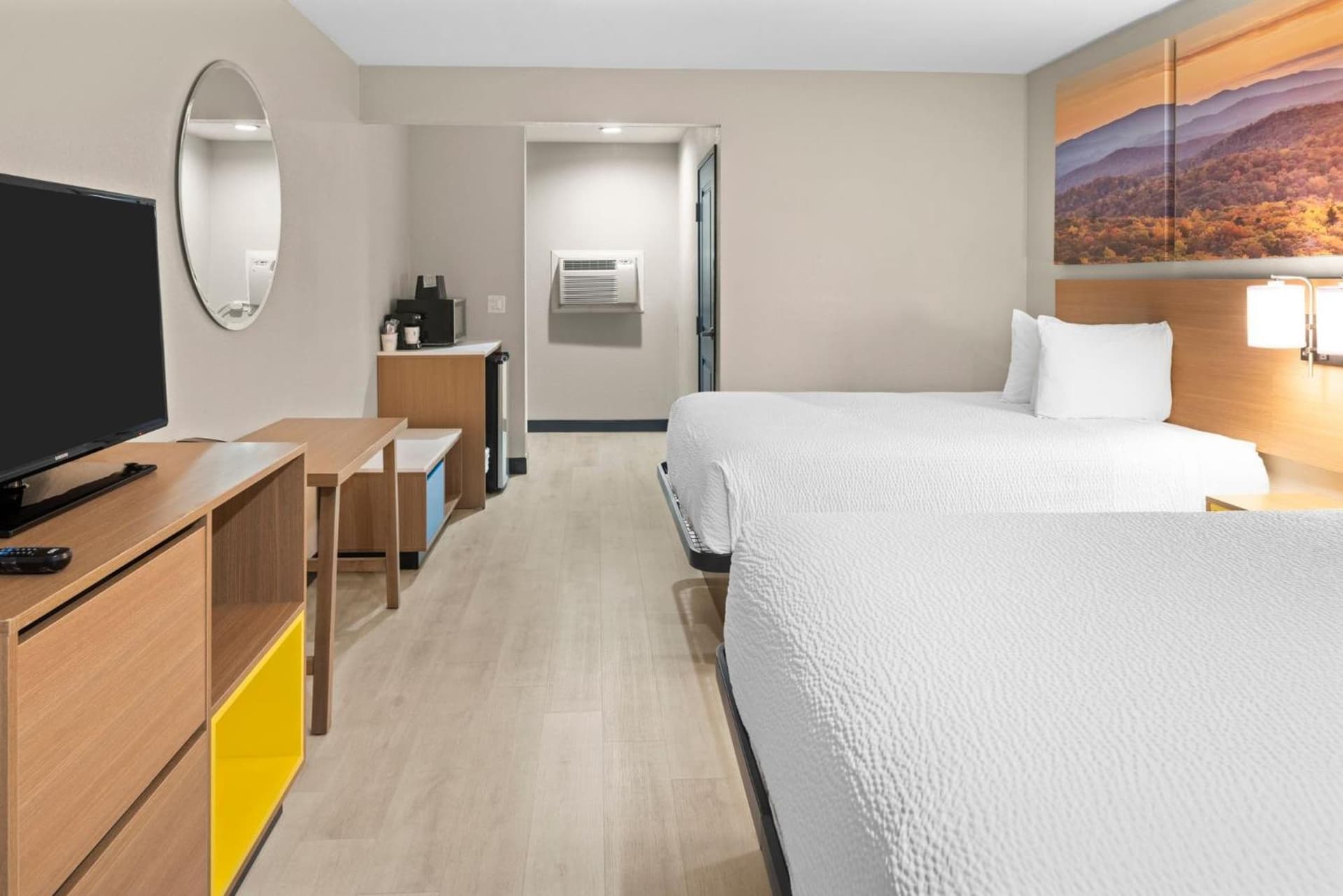 Days Inn by Wyndham San Diego-East/El Cajon interior in El Cajon, CA — gallery photo 2