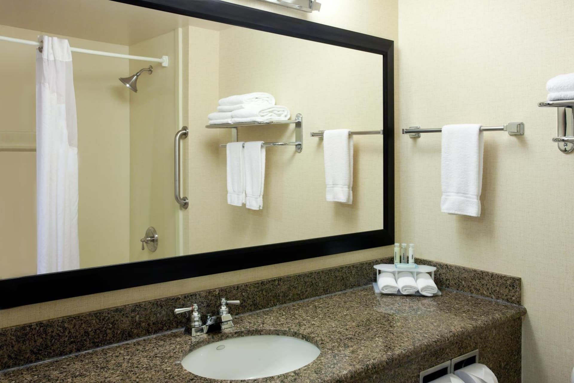 Holiday Inn Express Klamath - Redwood Ntl Pk Area by IHG property views in Klamath, CA — gallery photo 3