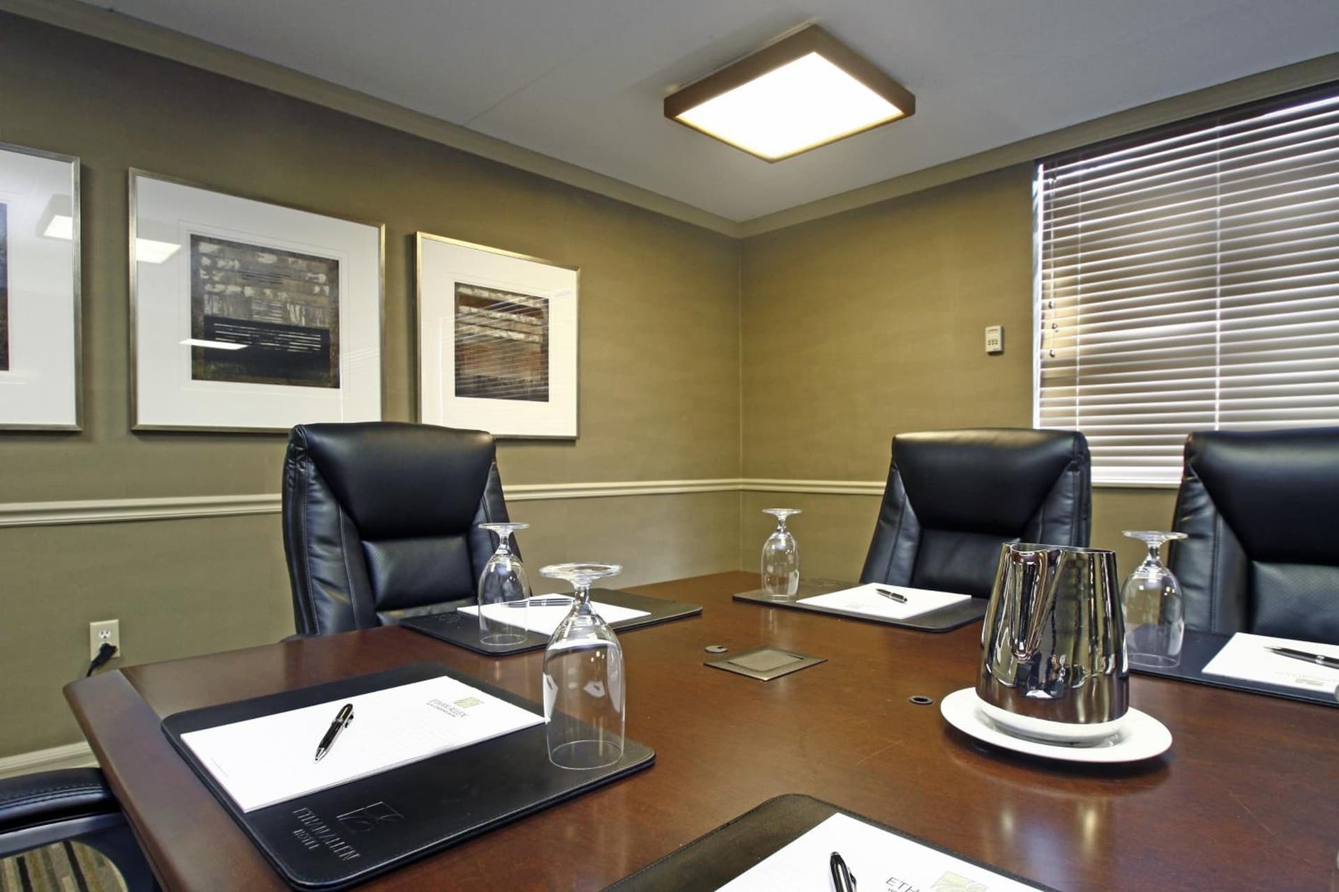 Ethan Allen Hotel interior in Danbury, CT — gallery photo 2