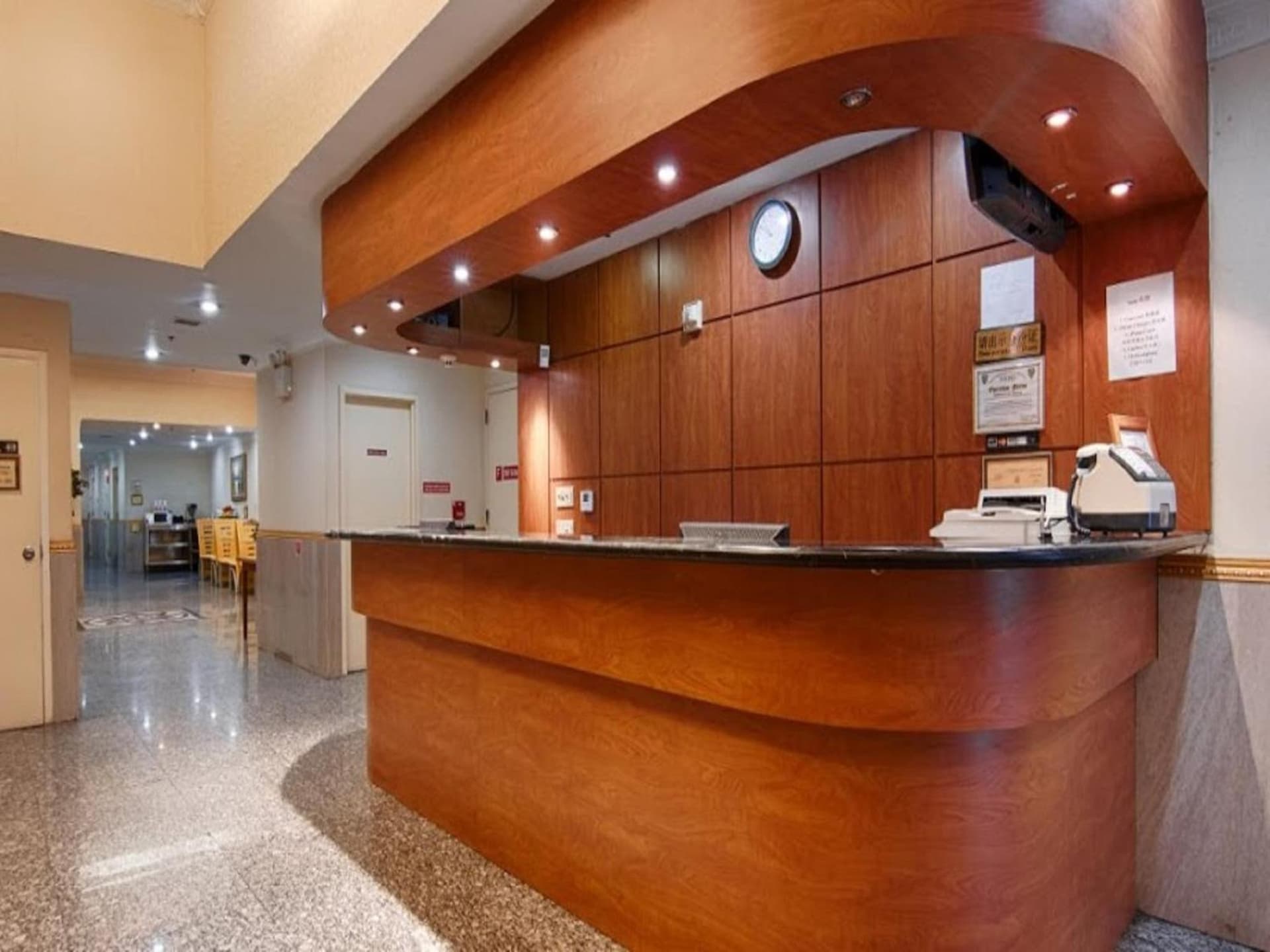 Flushing Hotel interior in Queens, NY — gallery photo 2