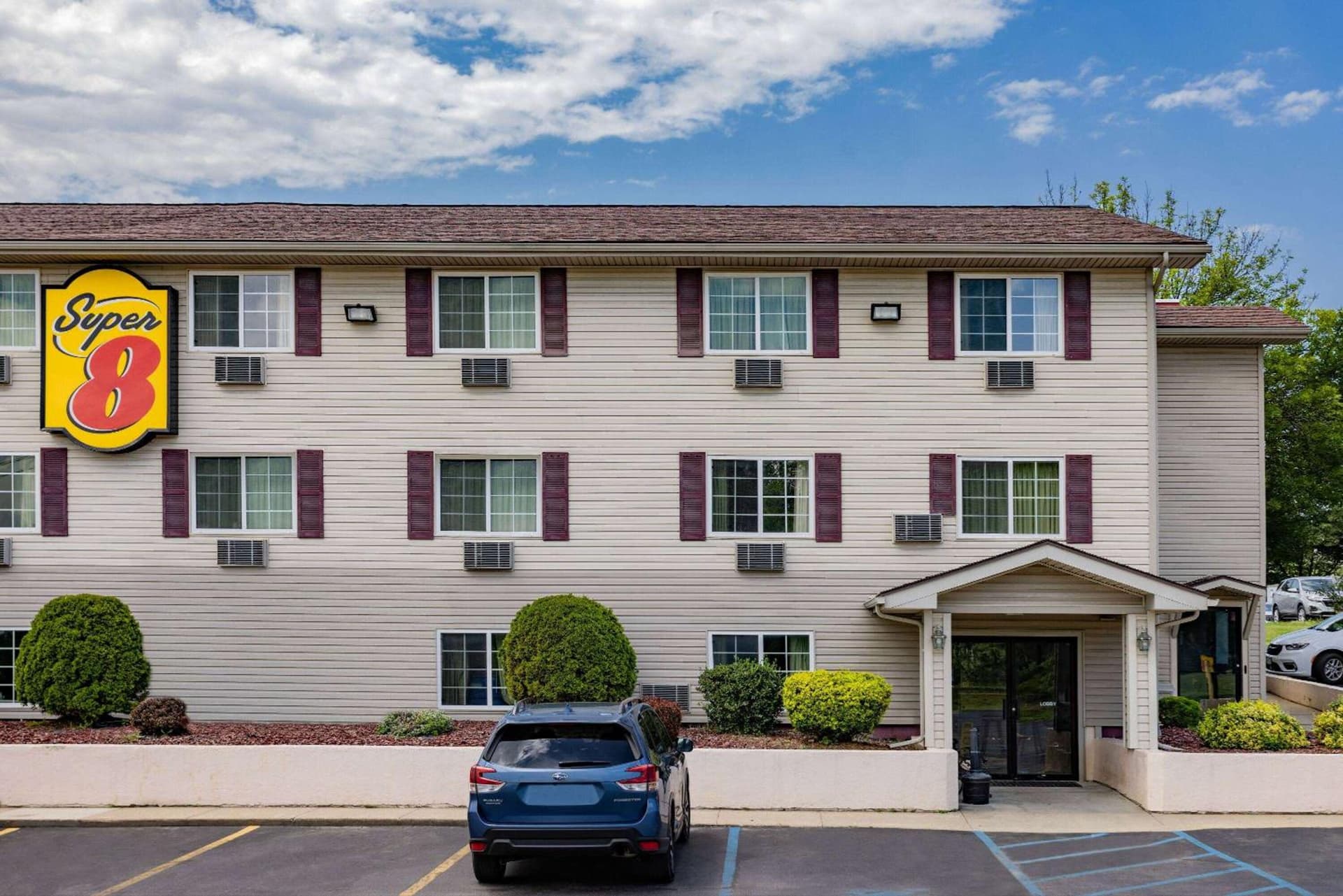 Super 8 by Wyndham Johnstown/Gloversville interior in Johnstown, NY — gallery photo 2