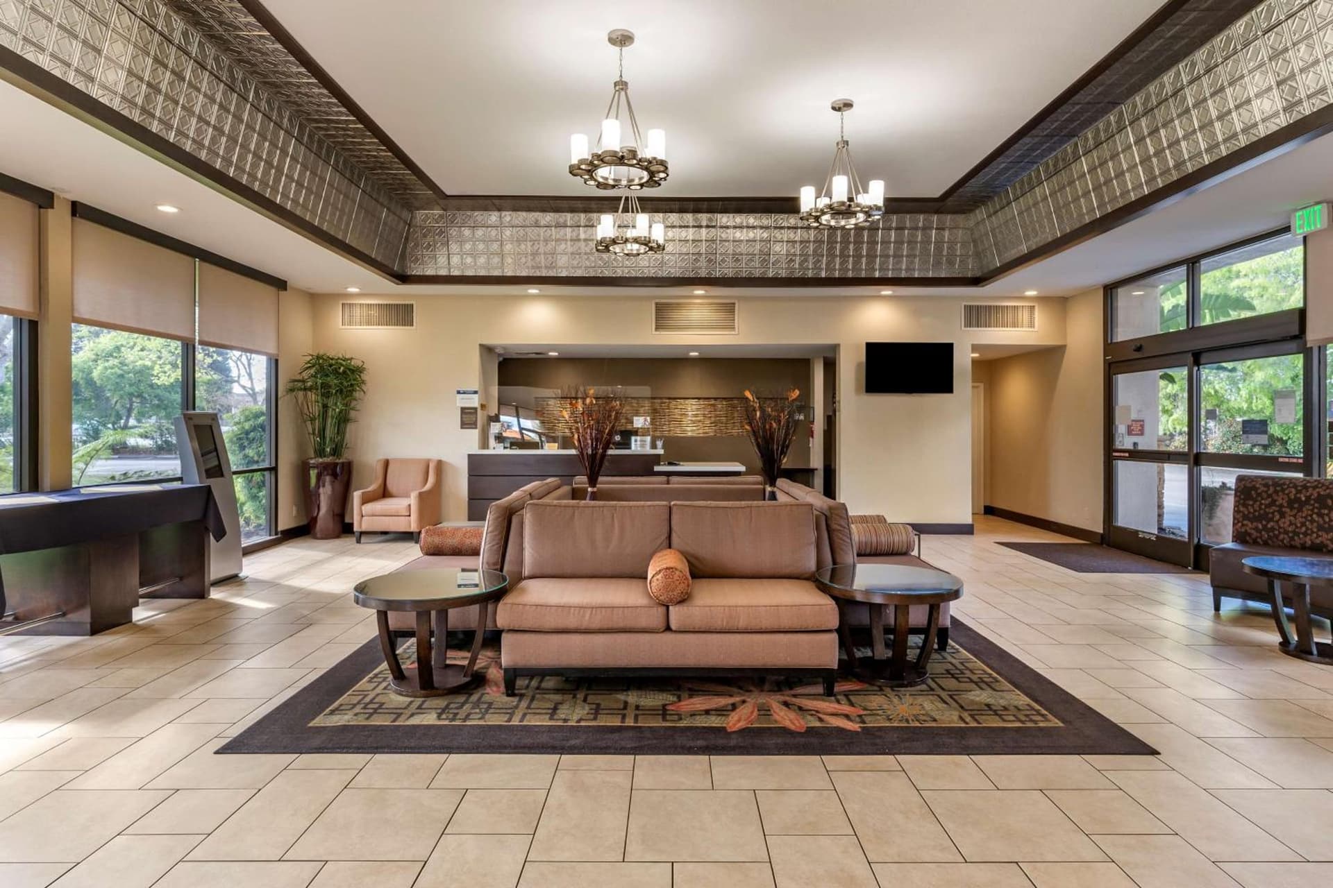 Best Western Plus Garden Court Inn property views in Fremont, CA — gallery photo 3