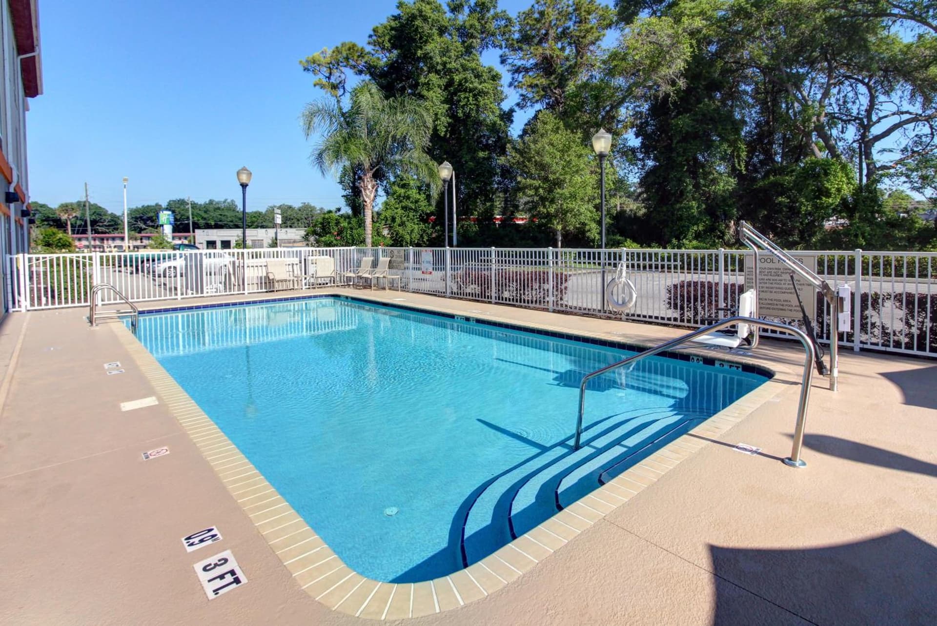 Holiday Inn Express and Suites Silver Springs - Ocala by IHG gallery photo in Silver Springs, FL — image 15