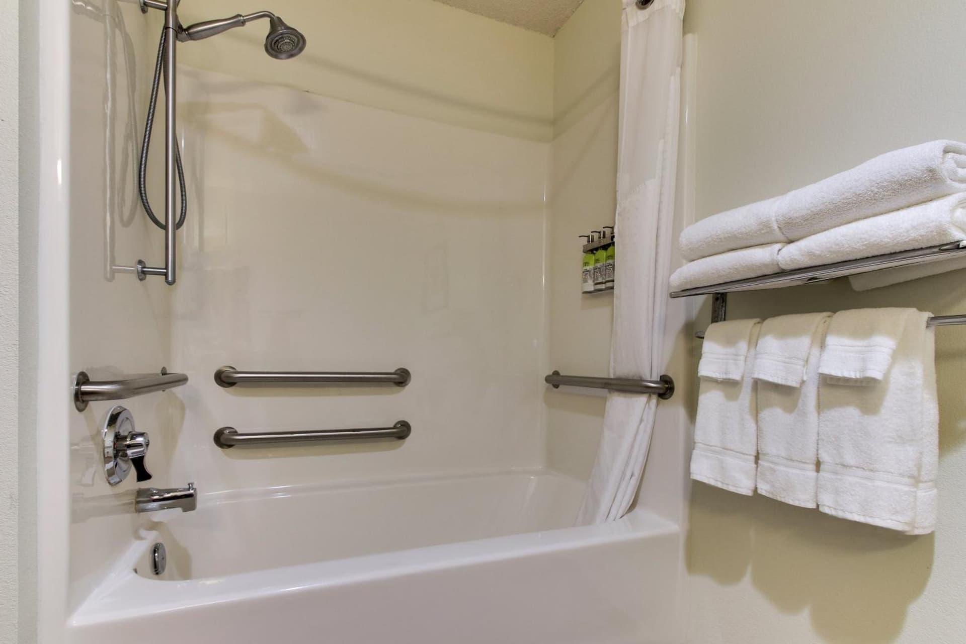 Holiday Inn Express Hotel & Suites Lancaster-Lititz by IHG gallery photo in Lititz, PA — image 43