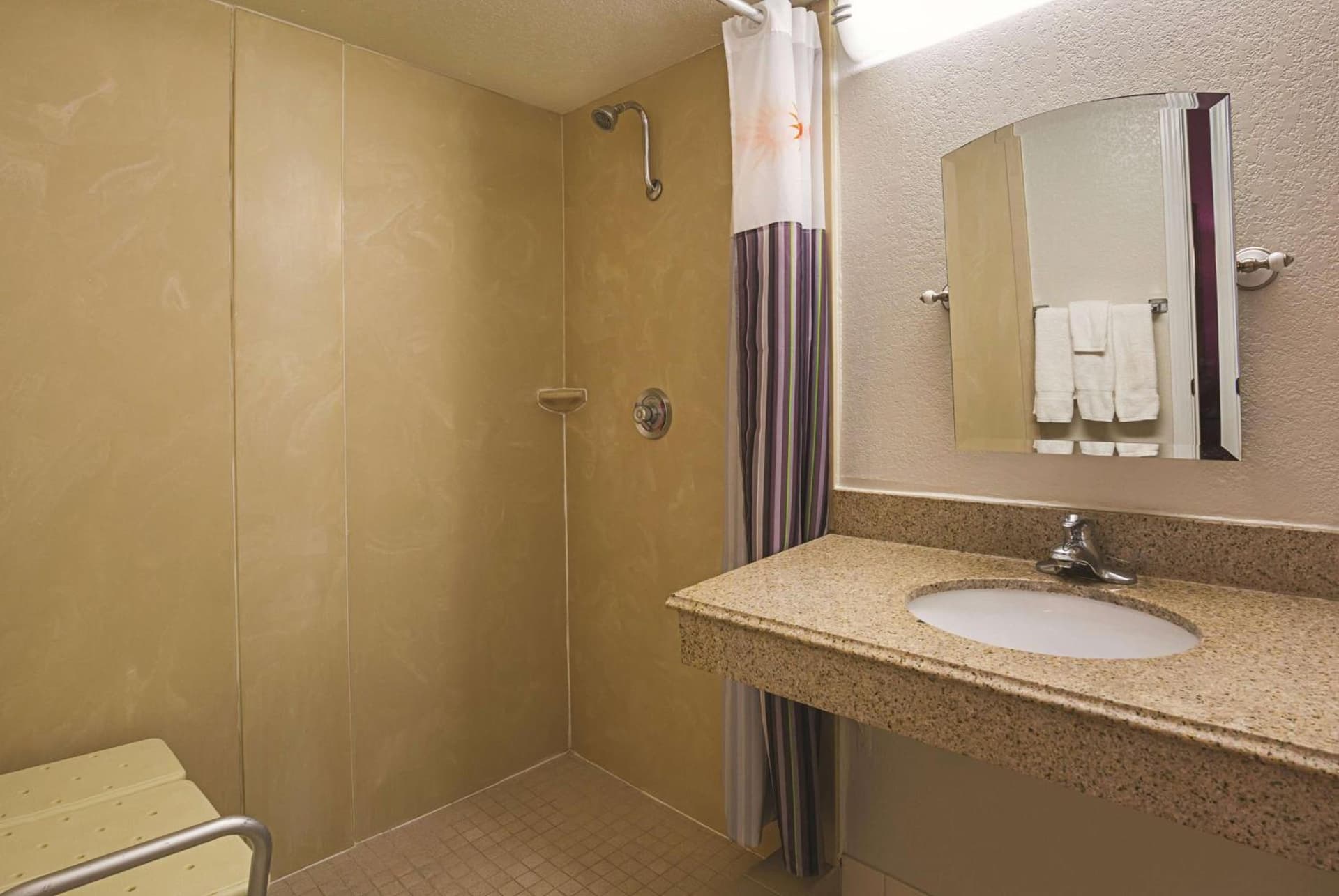 Wingate by Wyndham Galveston Beachfront at the Seawall gallery photo in Galveston, TX — image 32