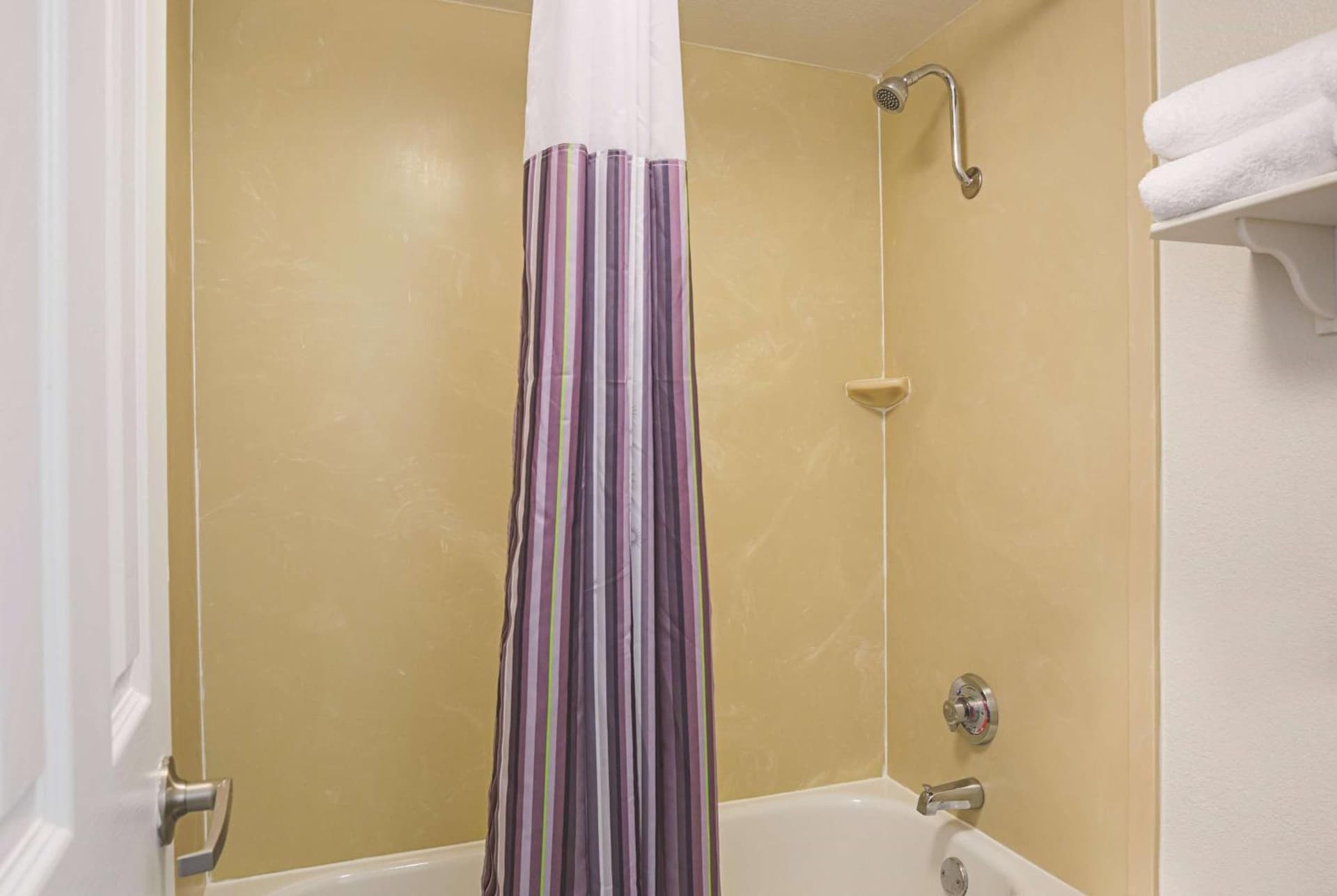 Wingate by Wyndham Galveston Beachfront at the Seawall gallery photo in Galveston, TX — image 20