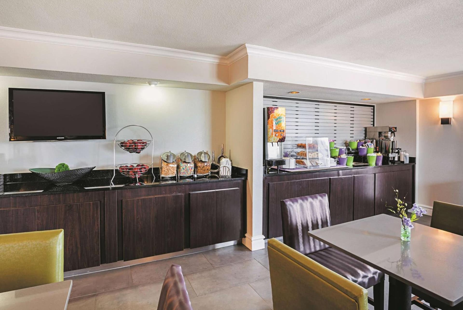 Wingate by Wyndham Galveston Beachfront at the Seawall gallery photo in Galveston, TX — image 24